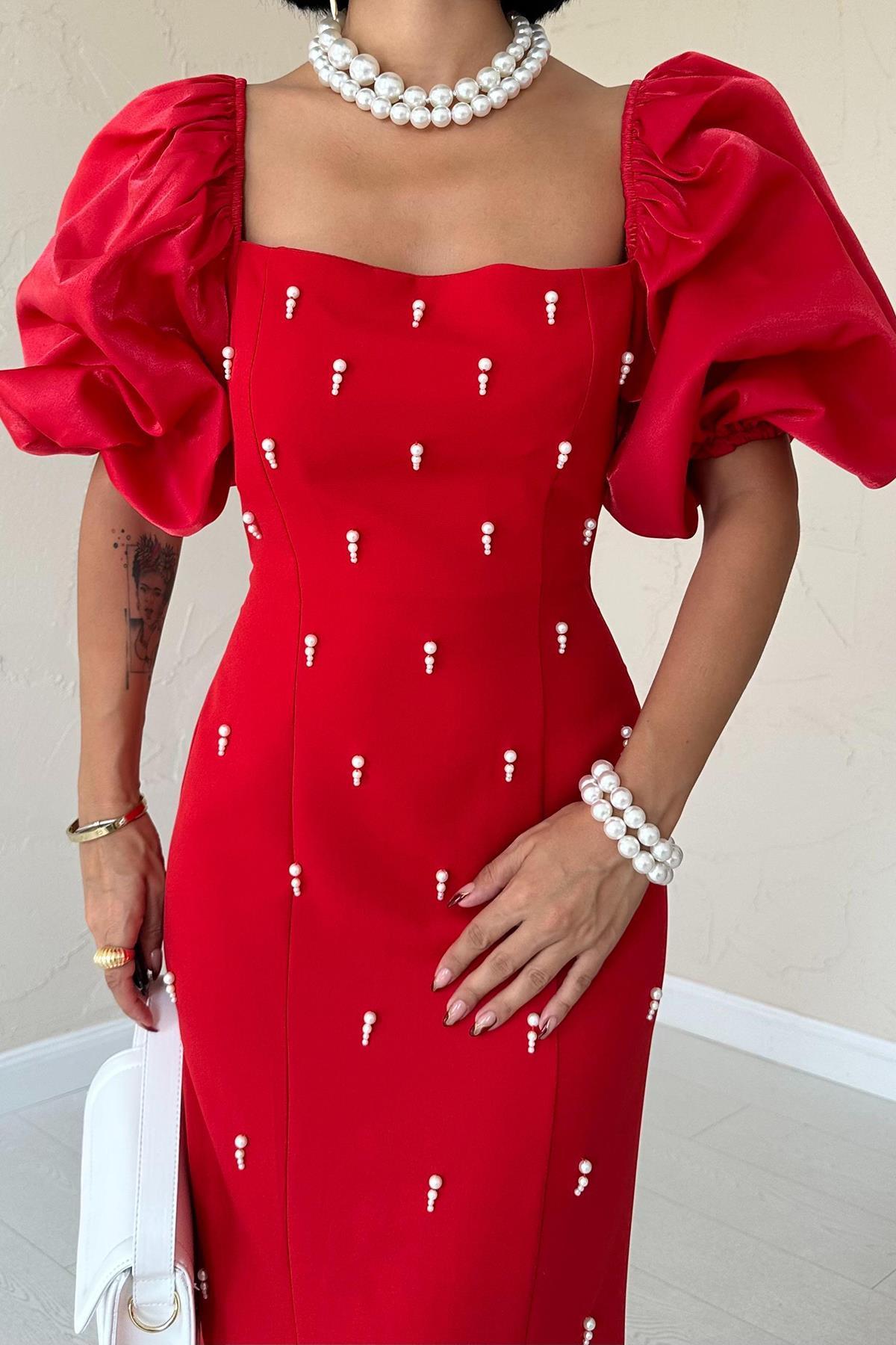 İşlemeli Kolu Garnili Elbise - Kırmızı