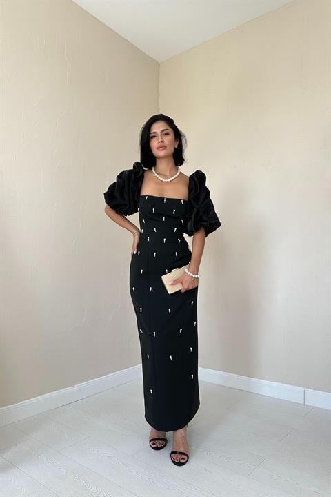 İşlemeli Kolu Garnili Elbise - Siyah