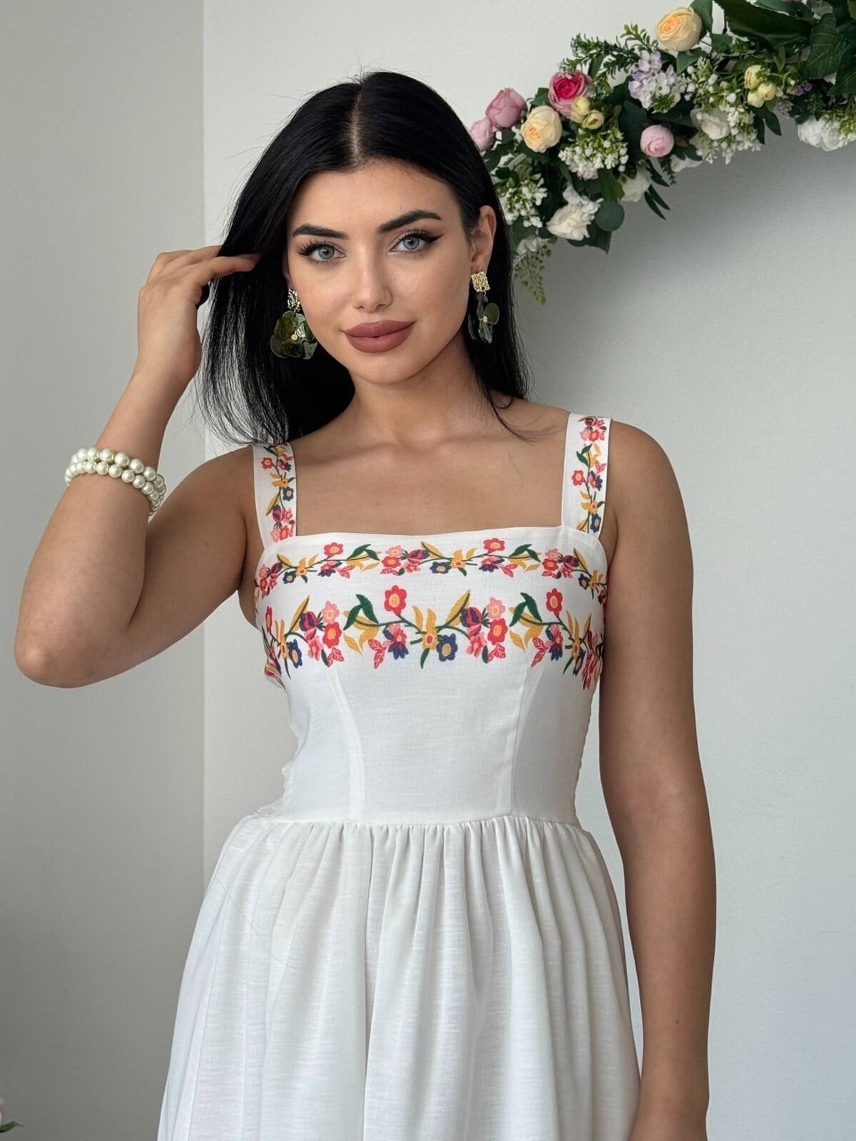 Juen Embroidered Detail Dress