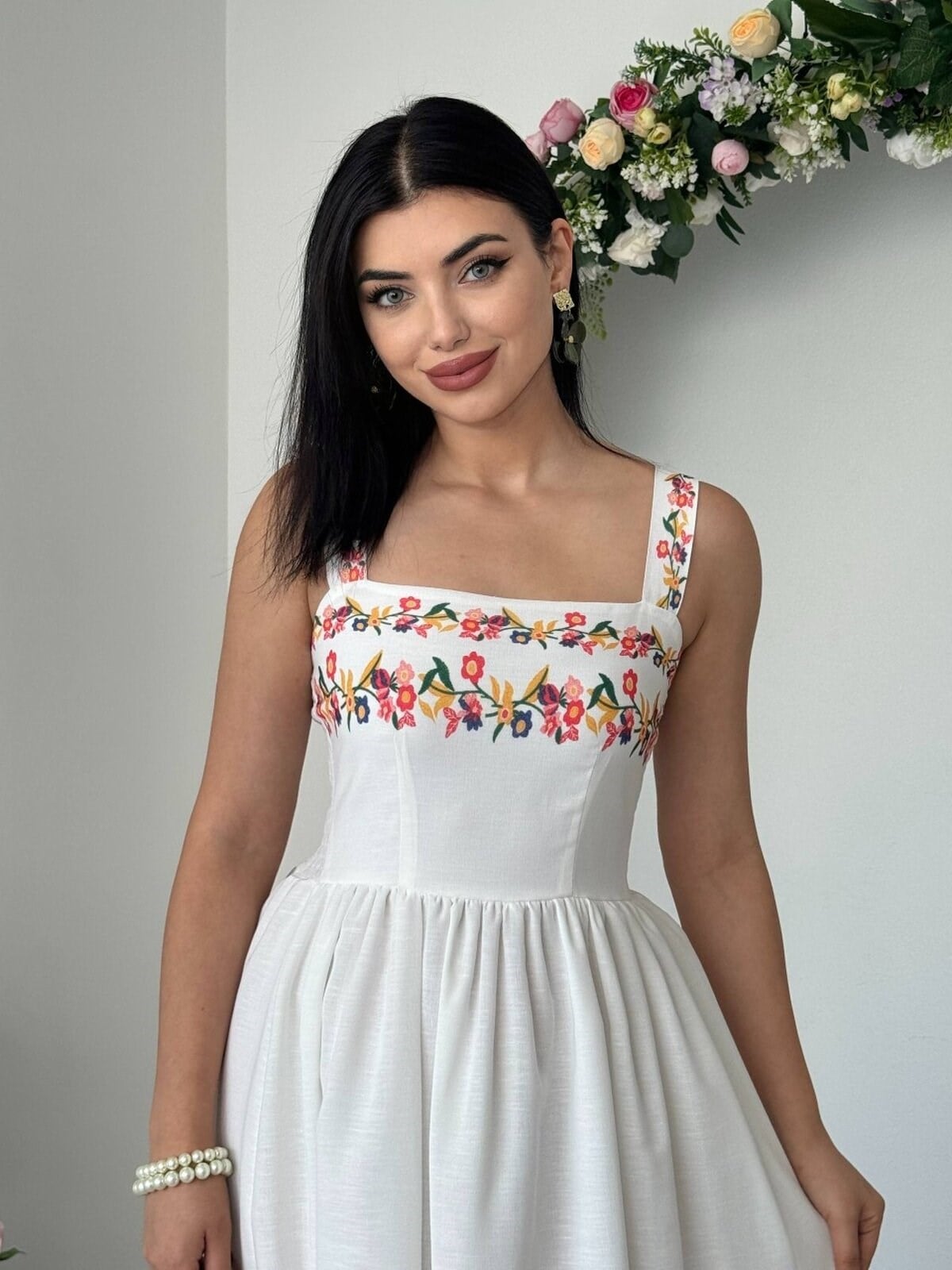 Juen Embroidered Detail Dress