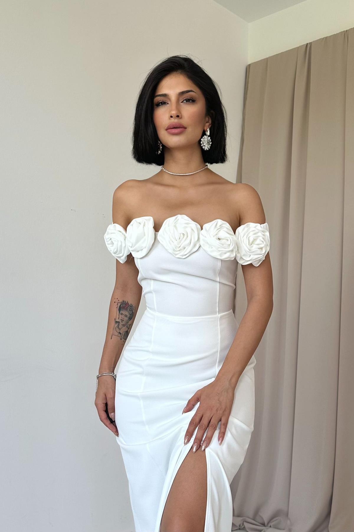 Madonna Yaka Güllü Elbise - Beyaz