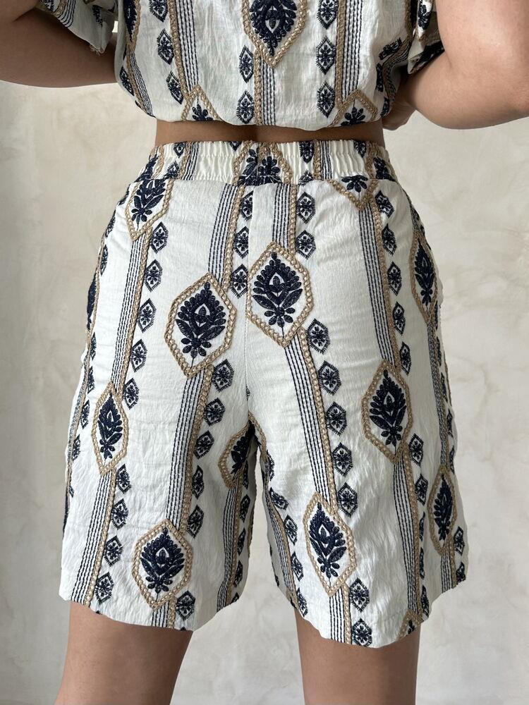 Nakışlı Şort - Taş Topshow