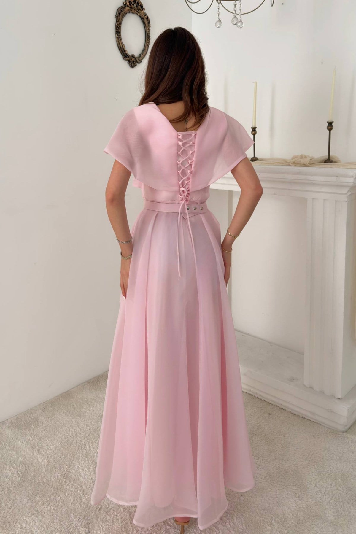 Pembe Pelerin Detaylı Organze Elbise