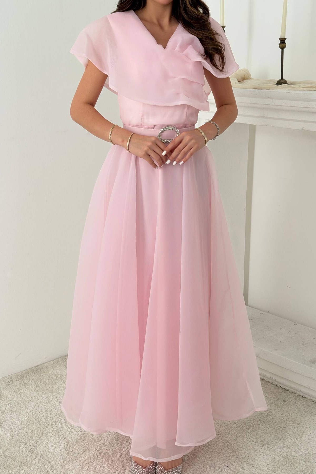 Pembe Pelerin Detaylı Organze Elbise