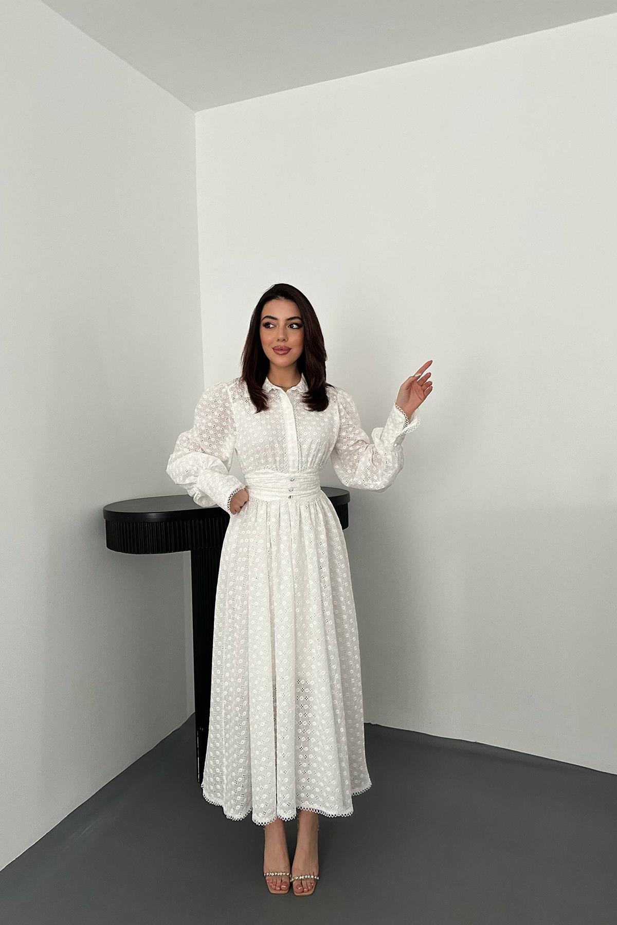 Toptan Beyaz Brode Kemerli Fisto Elbise