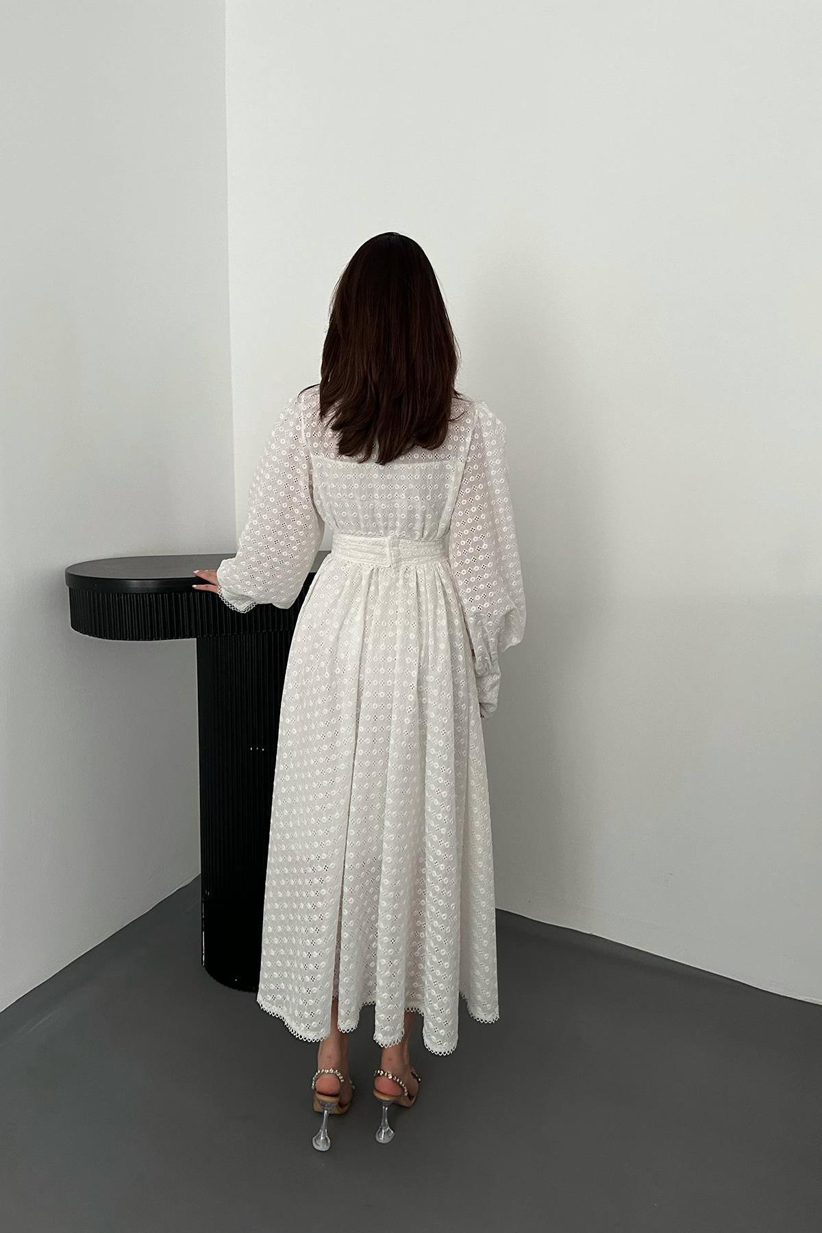 Toptan Beyaz Brode Kemerli Fisto Elbise