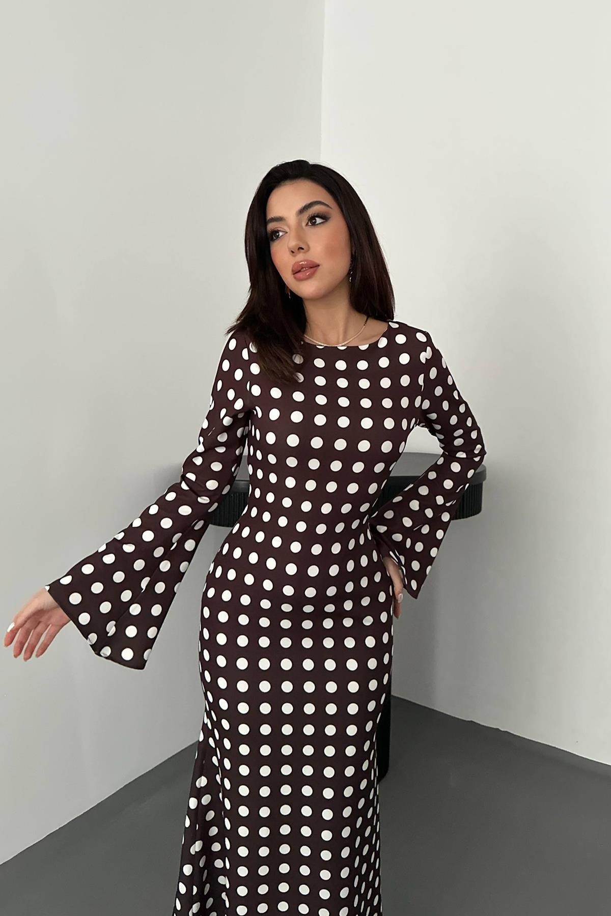 Toptan Kahverengi Puantiyeli Vücudu Saran Elbise