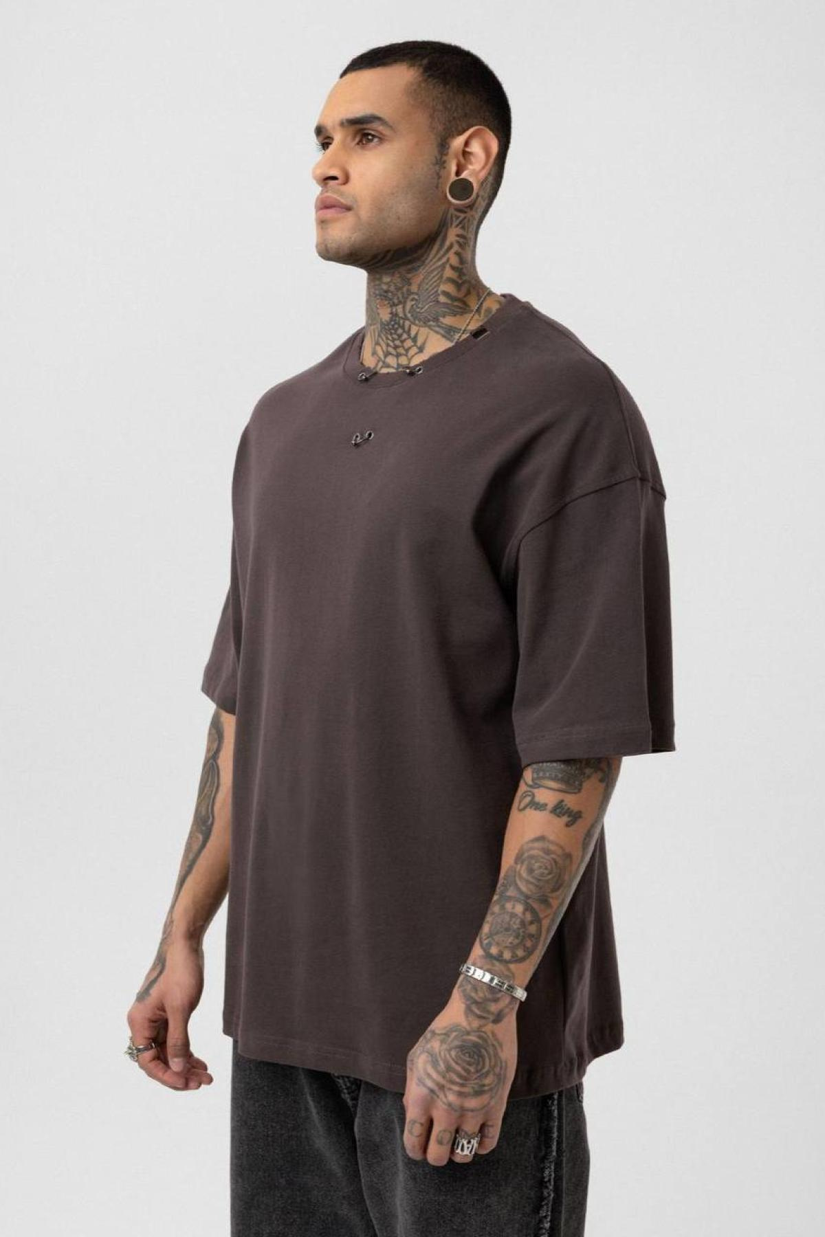 Wholesale Men Chocolate Oversize T-shirt 722687