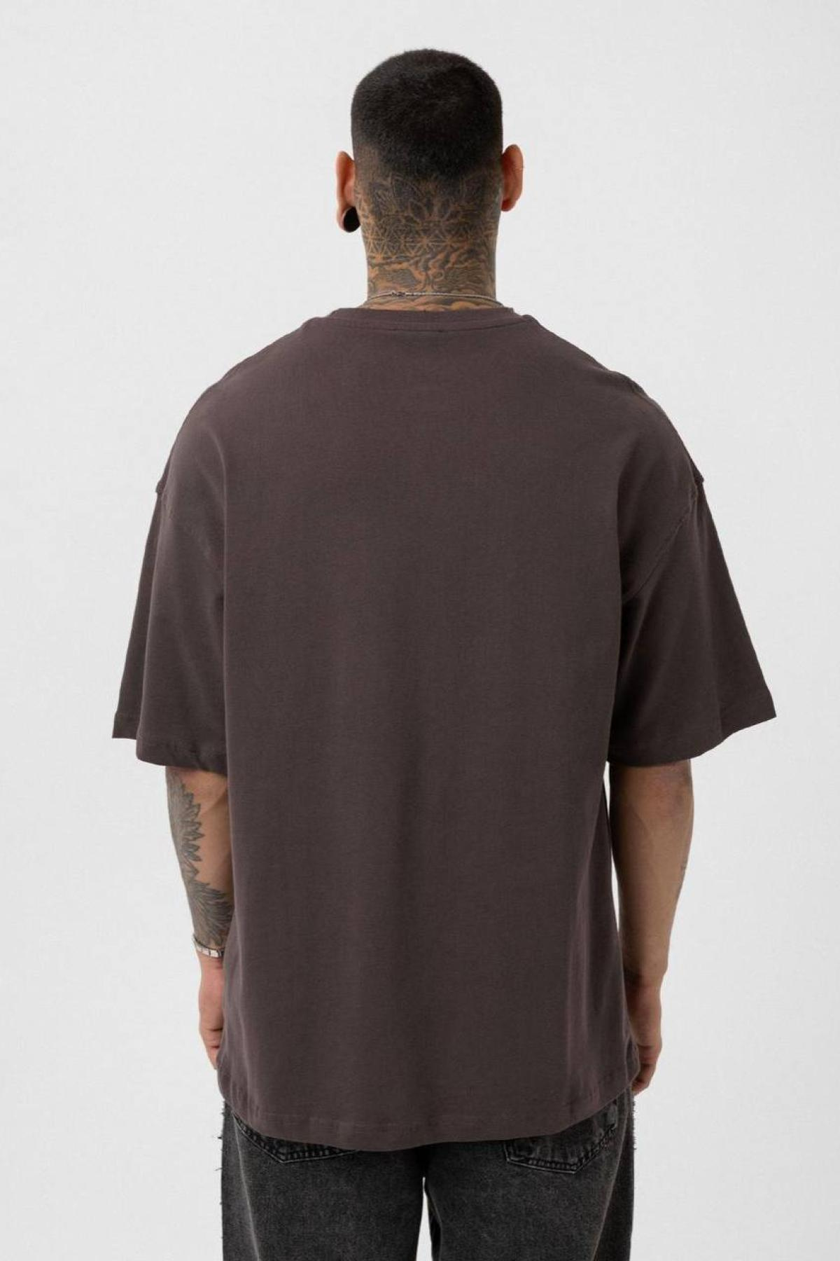 Wholesale Men Chocolate Oversize T-shirt 722687