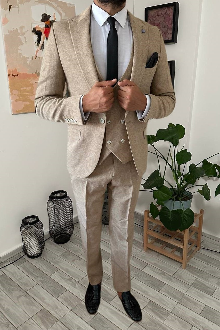 Wholesale Men's Beige Three-Piece Suit 1701W26-088