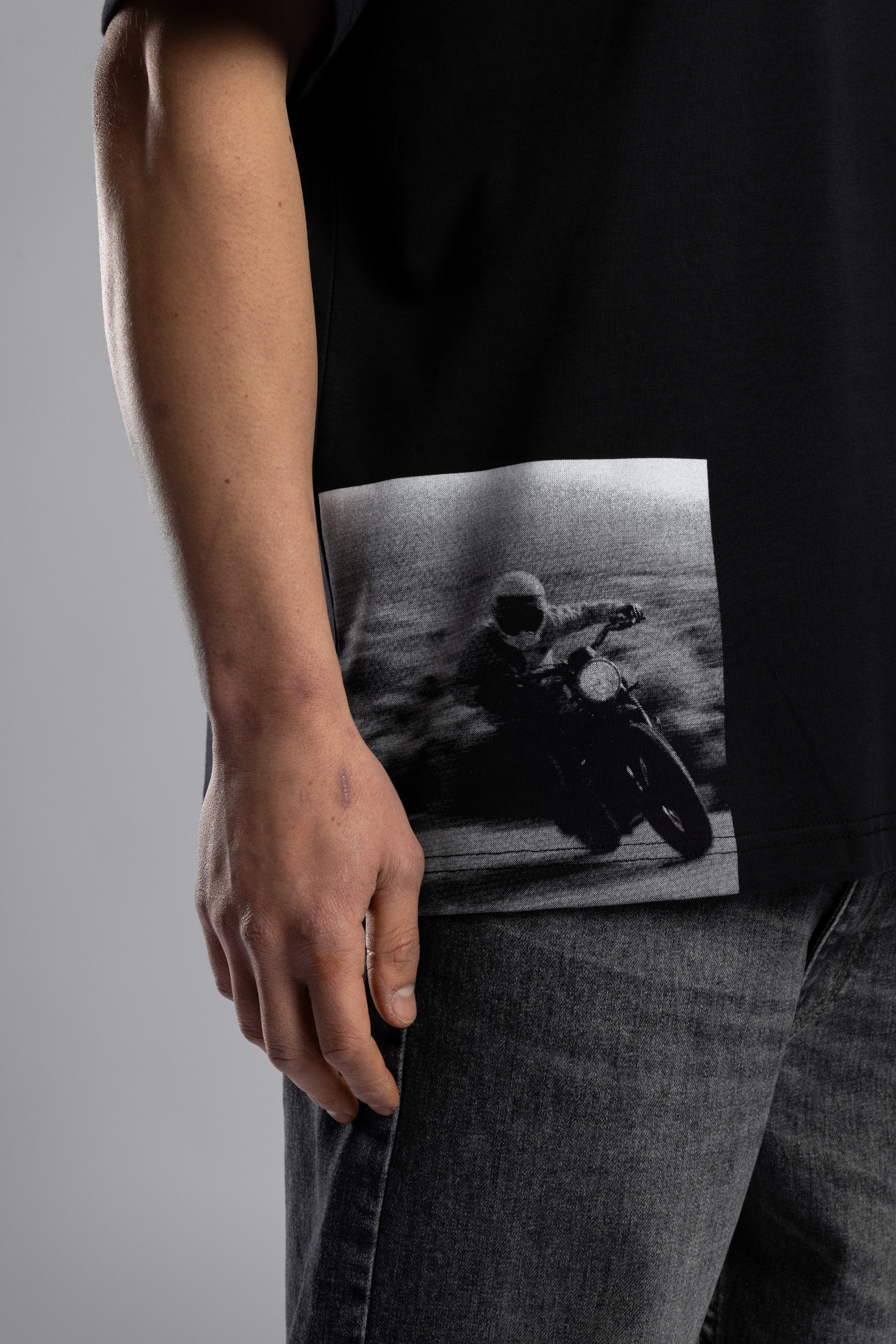 Wholesale Men's Black Basic T-shirt 1503W26-MRT-26007