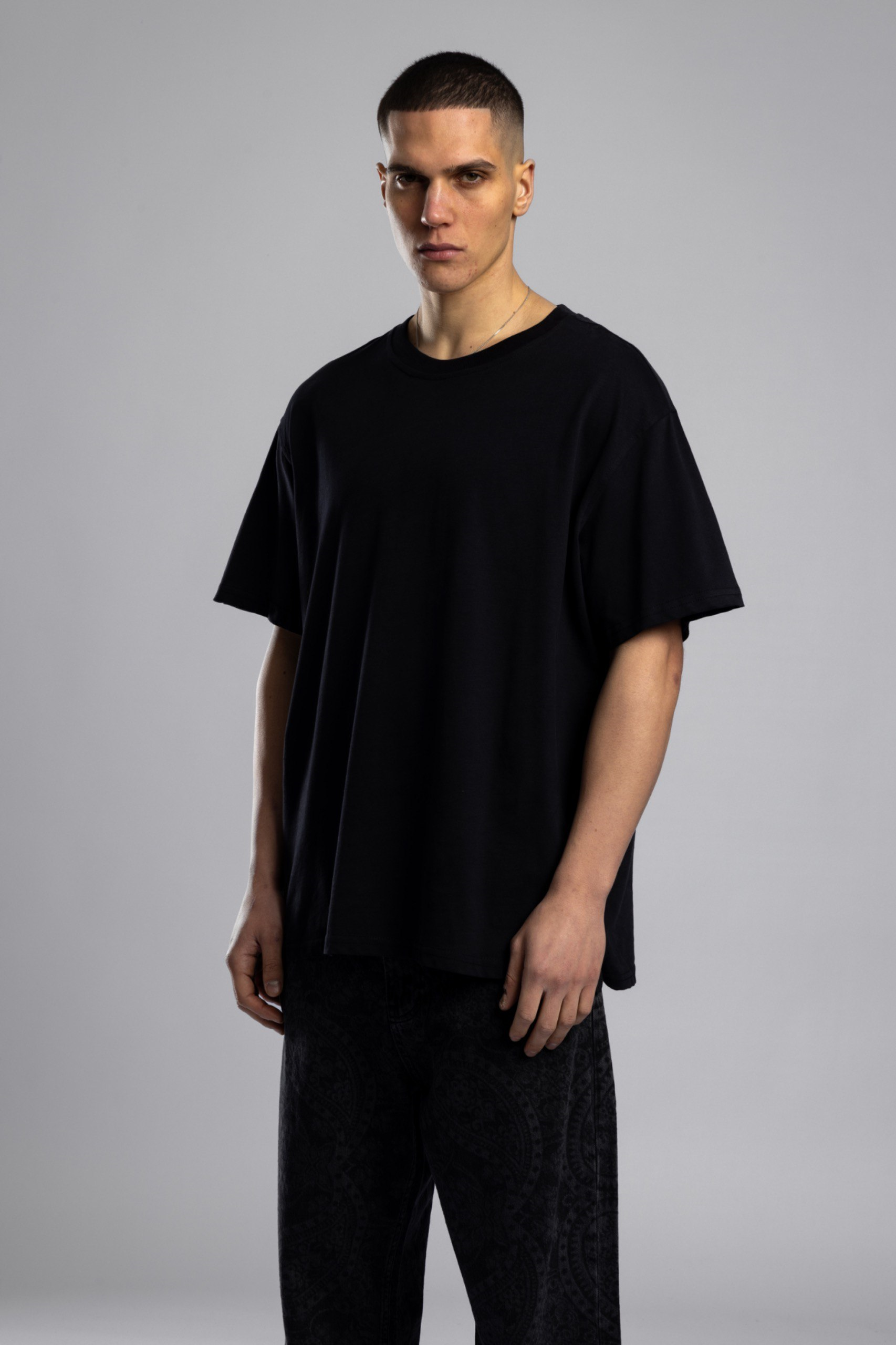 Wholesale Men's Black Basic T-shirt 1503W26-26CY-007