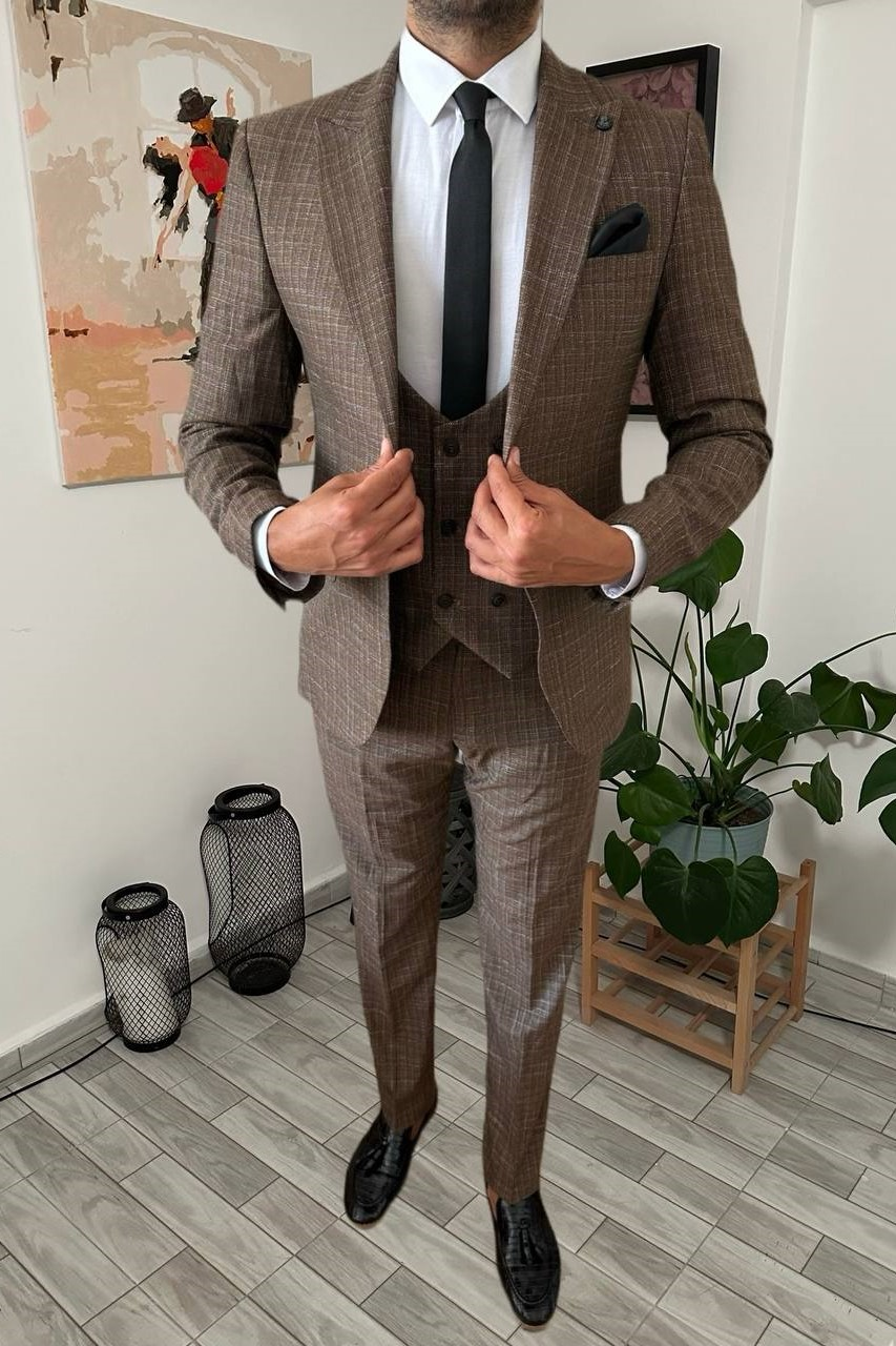 Wholesale Men's Brown Three-Piece Suit 1701W26-085