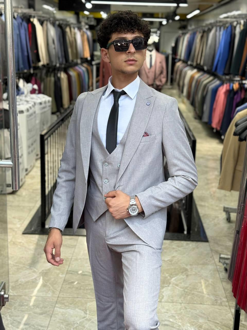 Wholesale Men's Light Gray Three-Piece Suit 1701W26-059