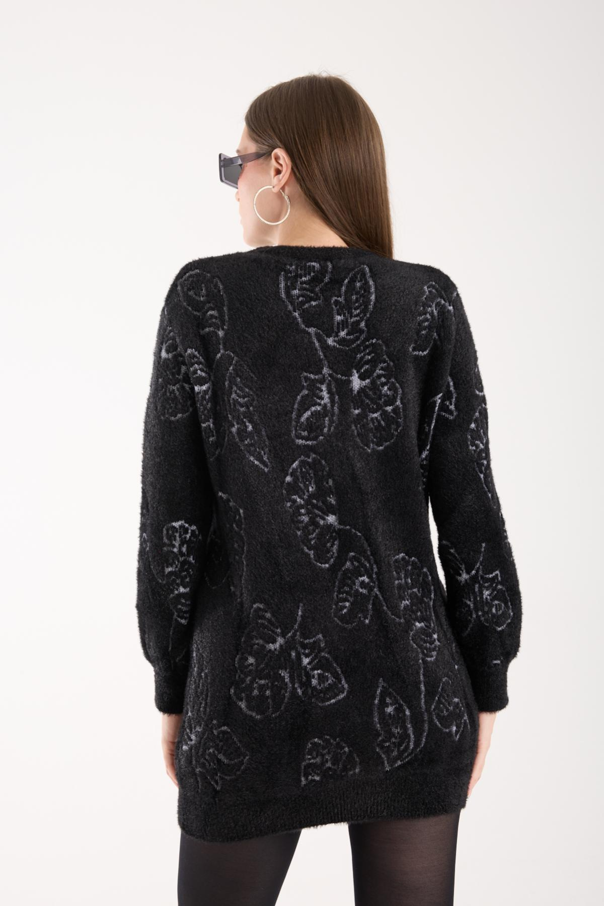 Wholesale Women Black Crew-Neck Knit Blouse with Leaf Pattern 738872