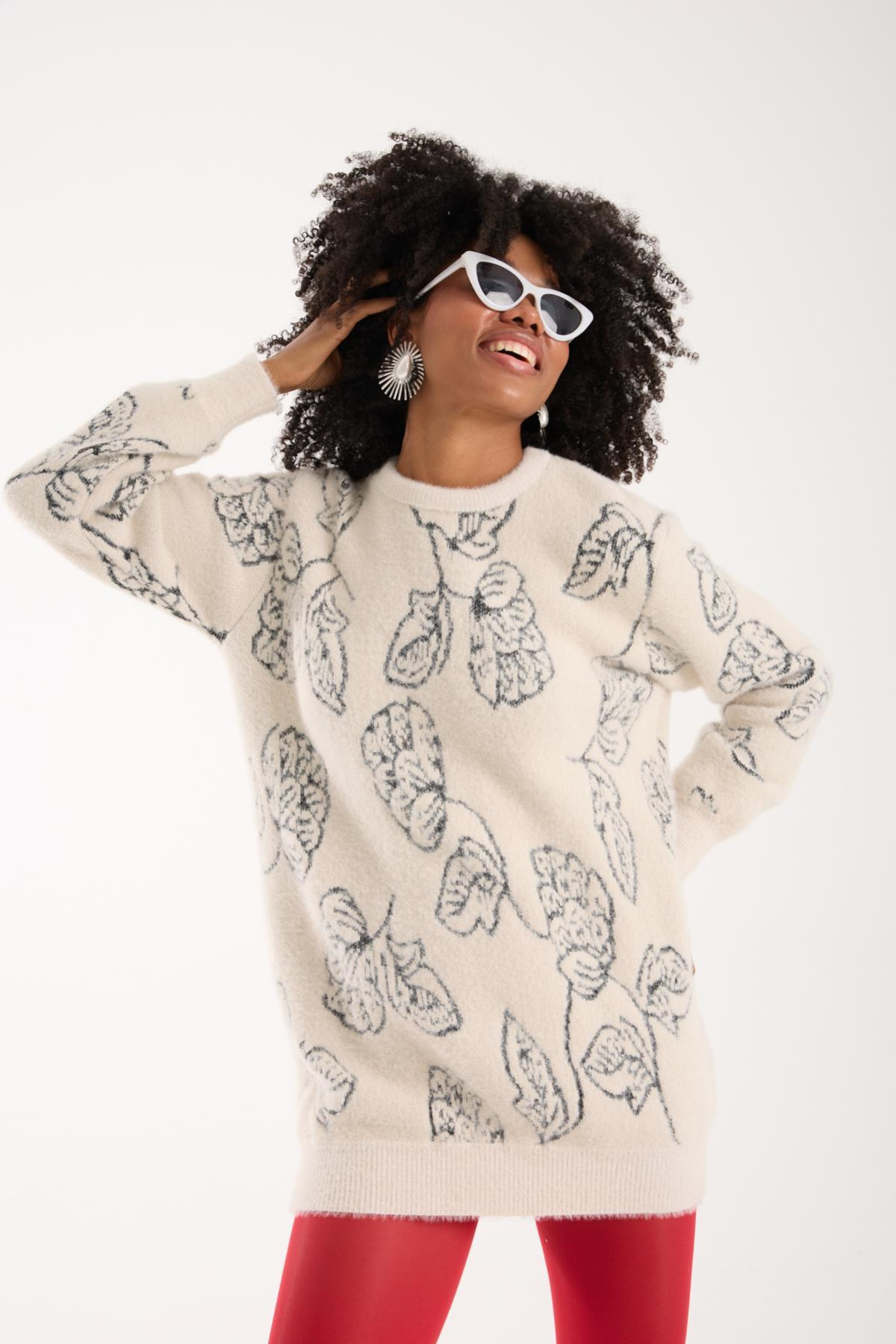 Wholesale Women Ecru Crew-Neck Knit Blouse with Leaf Pattern 738874