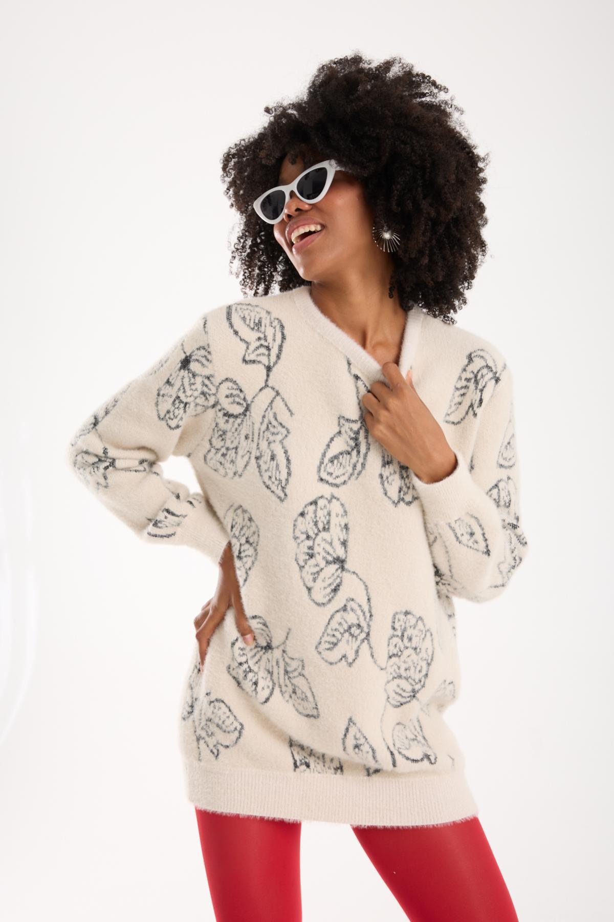 Wholesale Women Ecru Crew-Neck Knit Blouse with Leaf Pattern 738874