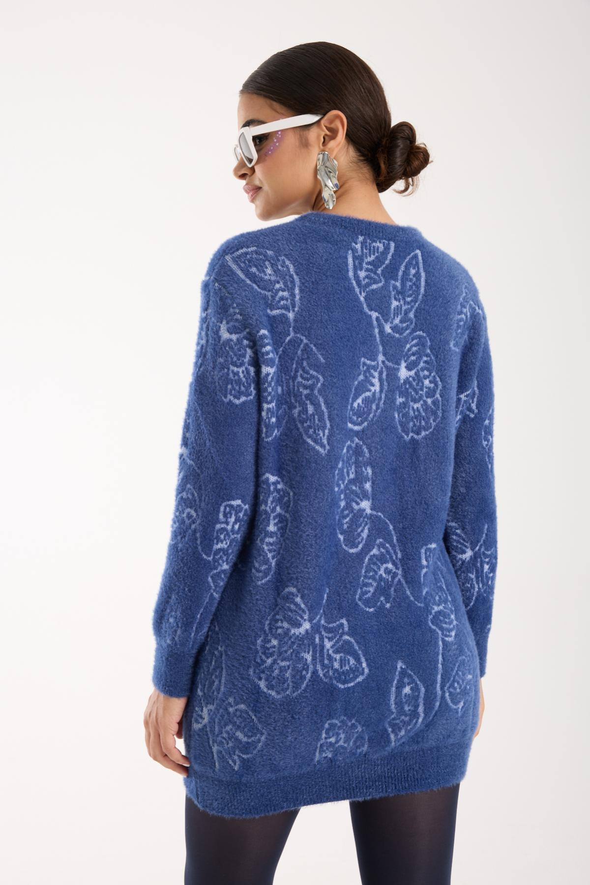Wholesale Women Indigo Crew-Neck Knit Blouse with Leaf Pattern 738875