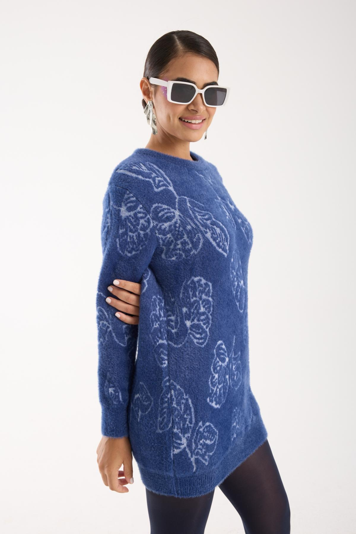 Wholesale Women Indigo Crew-Neck Knit Blouse with Leaf Pattern 738875