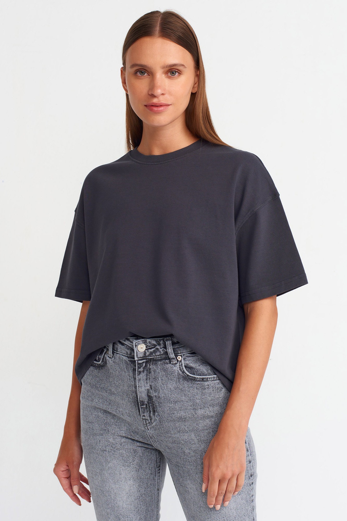 Wholesale Women's Anthracite Crew-Neck Basic T-Shirt 0431-31017