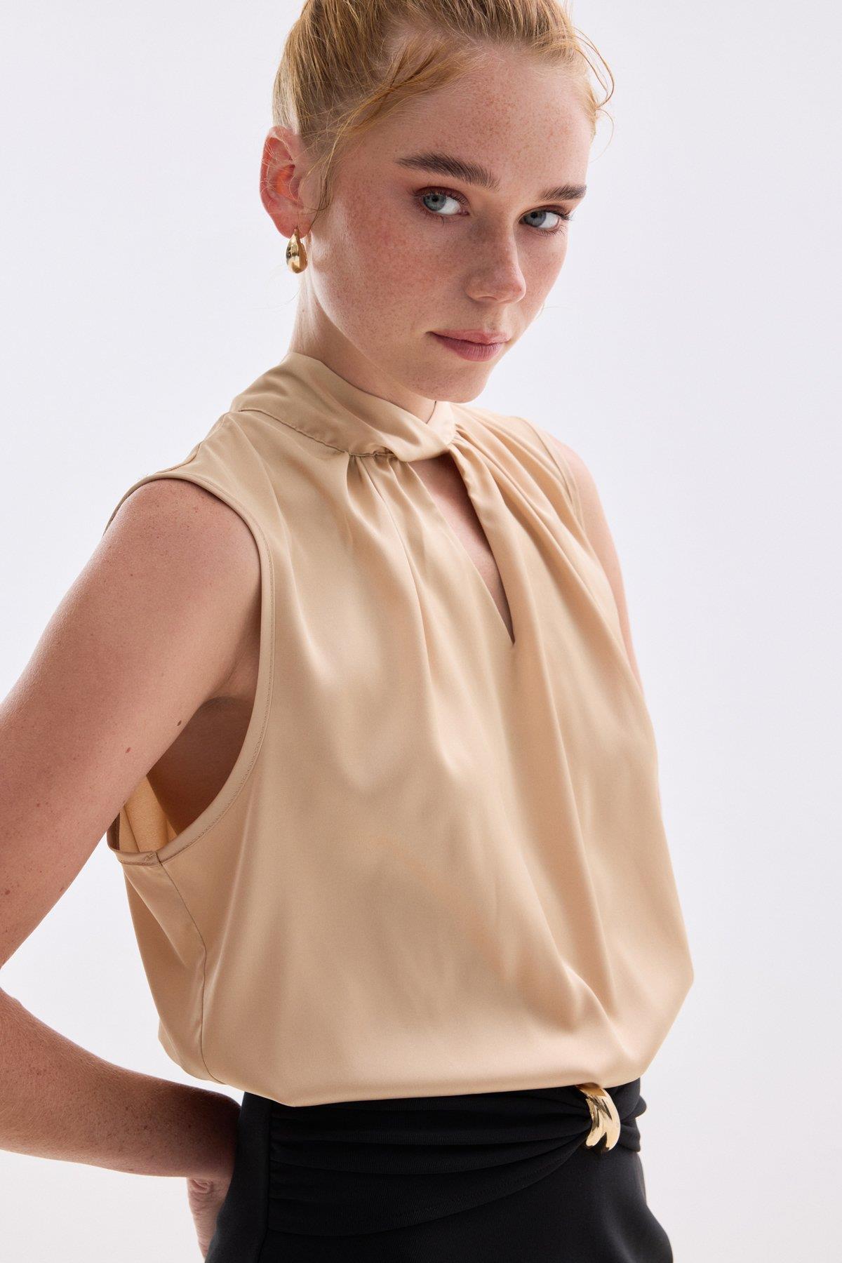 Wholesale Women's Beige Sleeveless Mock-Neck Satin Blouse 0033-1138-1072