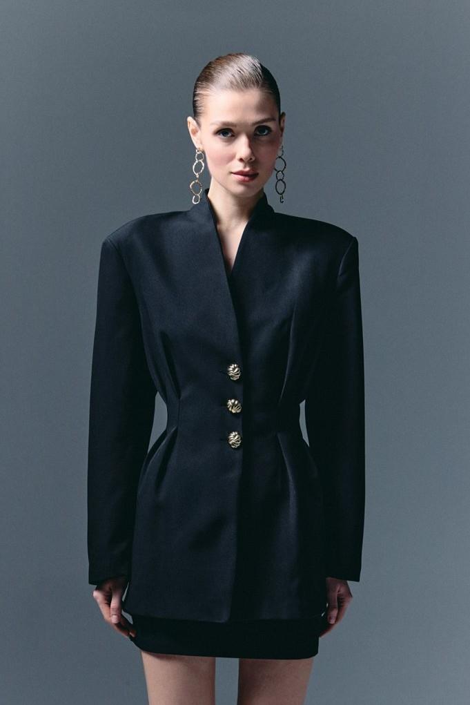 Wholesale Women's Black Blazer with Golden Buttons 0033-1930-6611