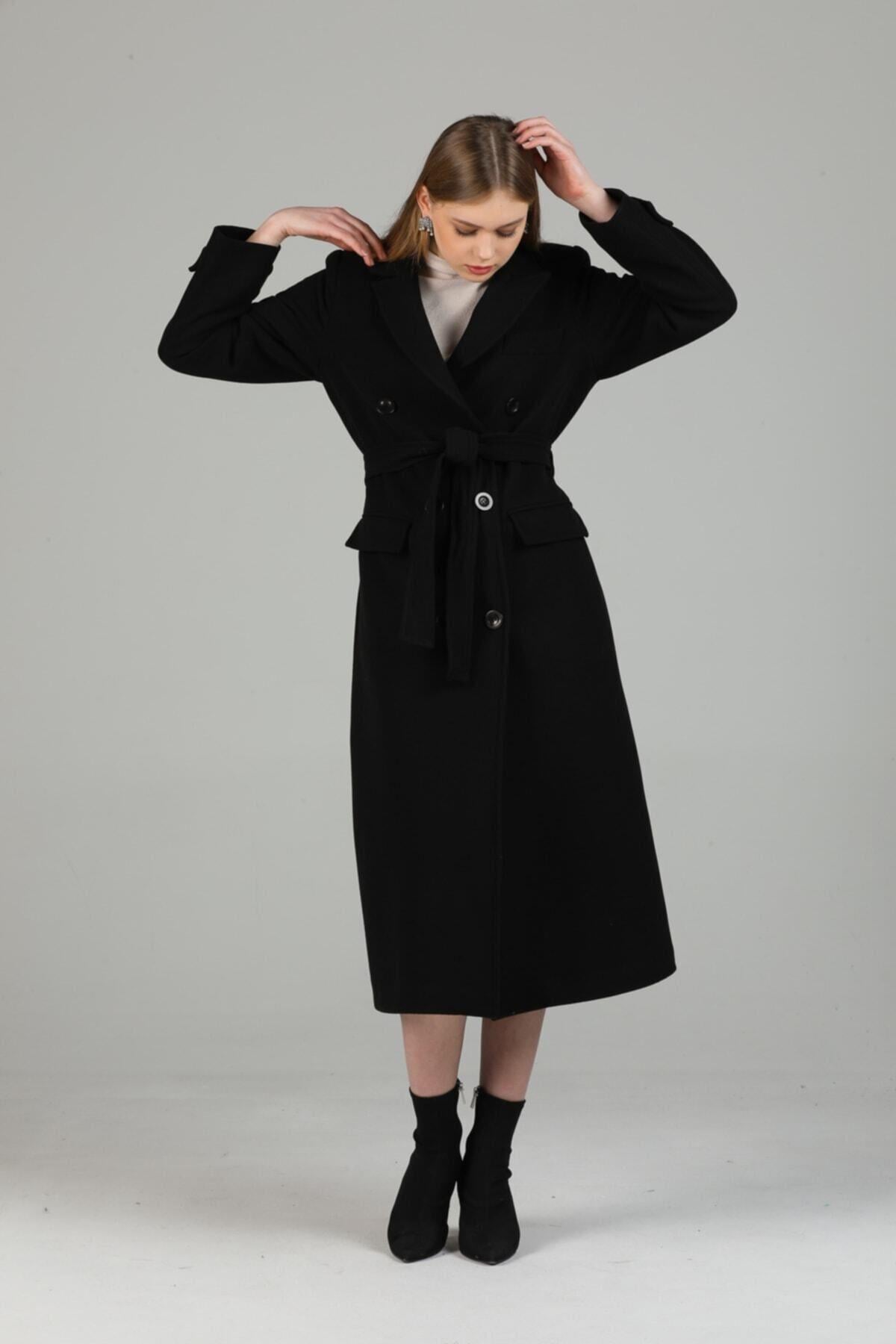 Wholesale Women's Black Buttoned Coat