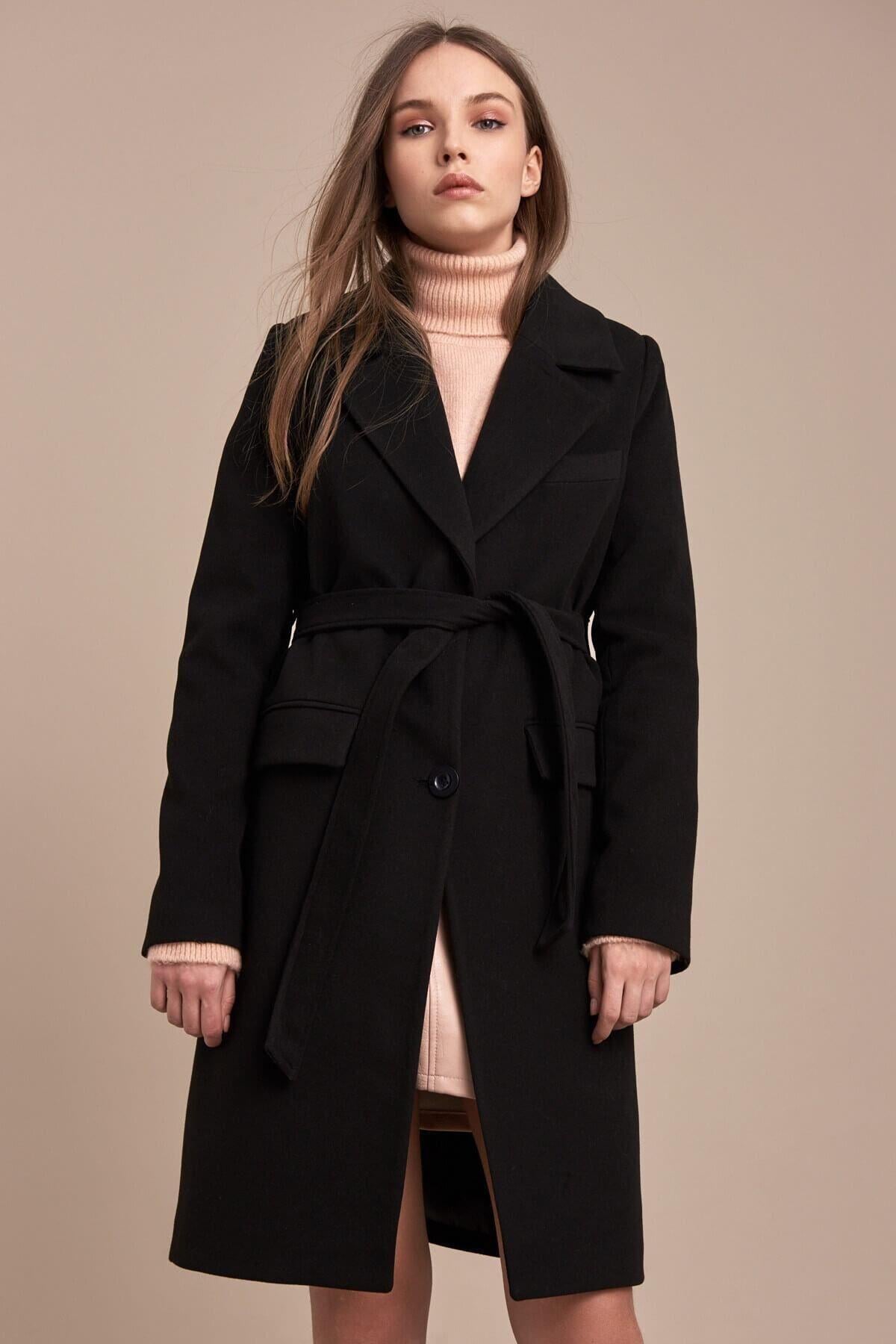 Wholesale Women's Black Buttoned Tied Short Coat