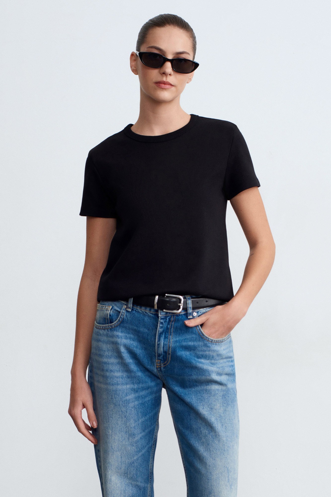 Wholesale Women's Black Crew-Neck Basic T-Shirt 0431-32779