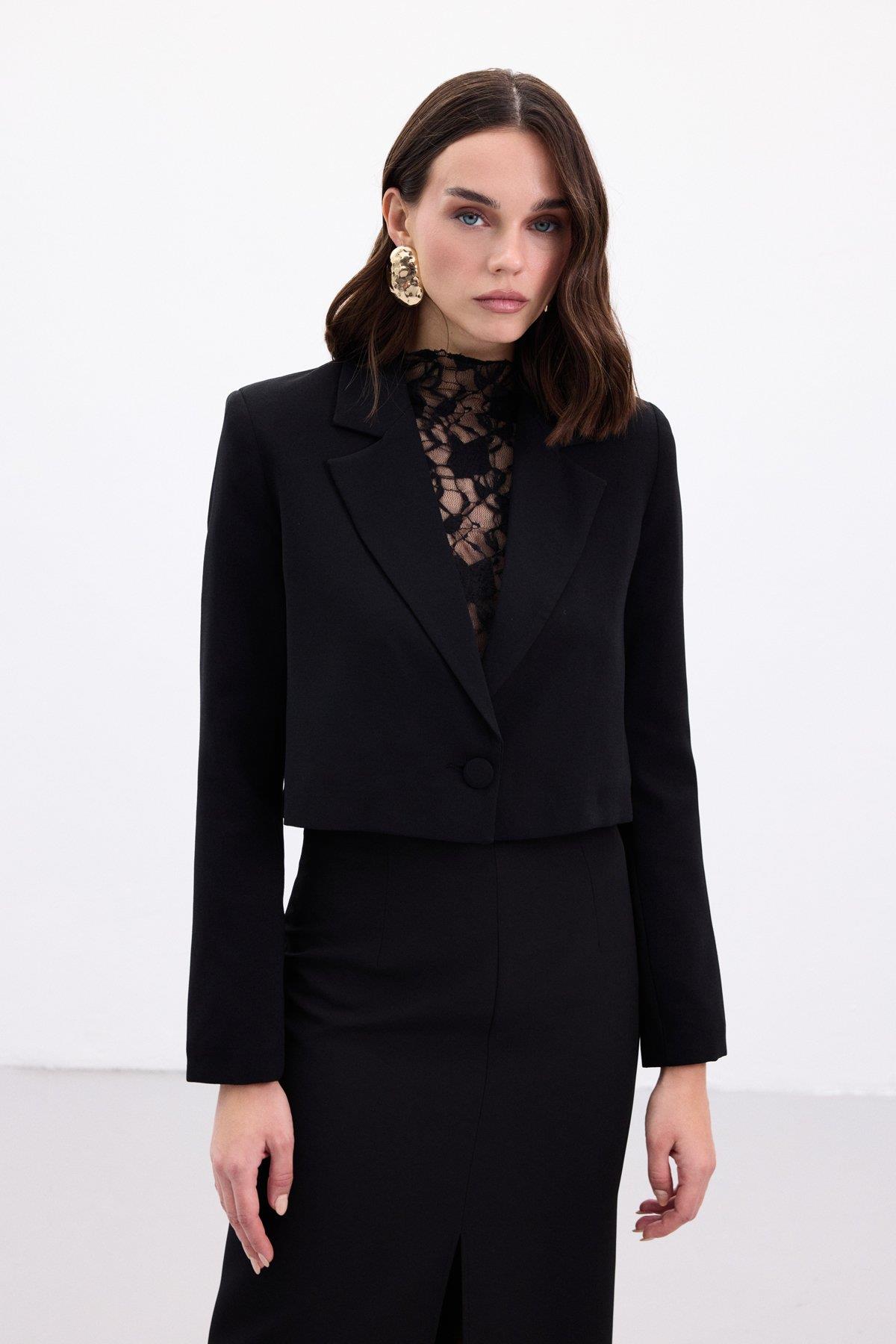 Wholesale Women's Black Cropped Blazer with Notched Collar 0033-1985