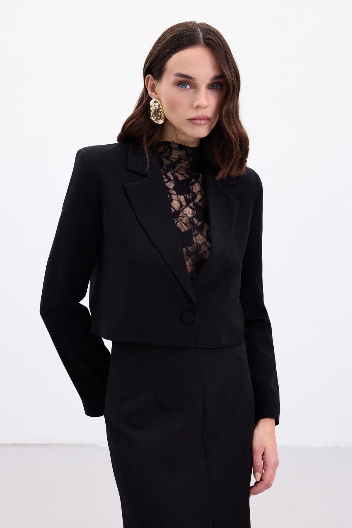 Wholesale Women's Black Cropped Blazer with Notched Collar 0033-1985
