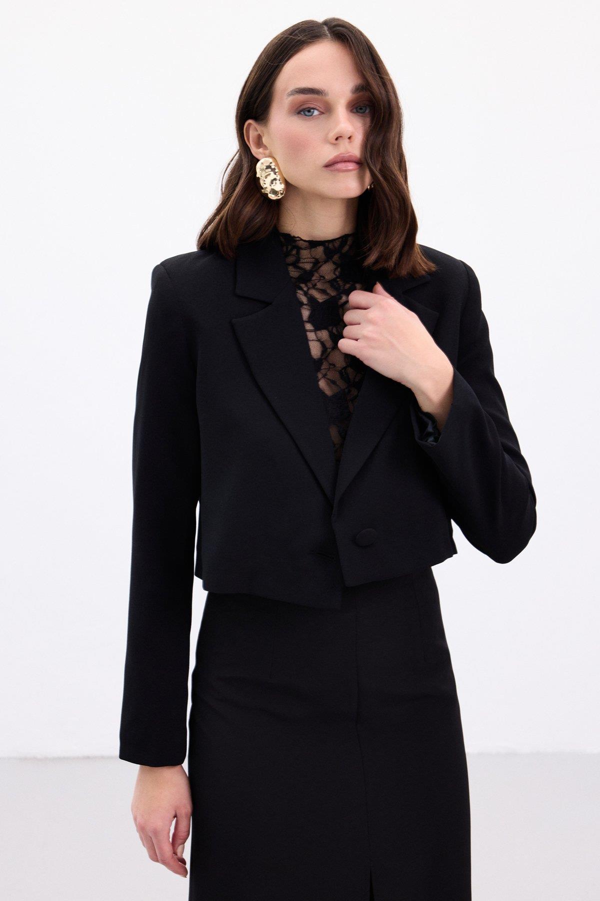 Wholesale Women's Black Cropped Blazer with Notched Collar 0033-1985
