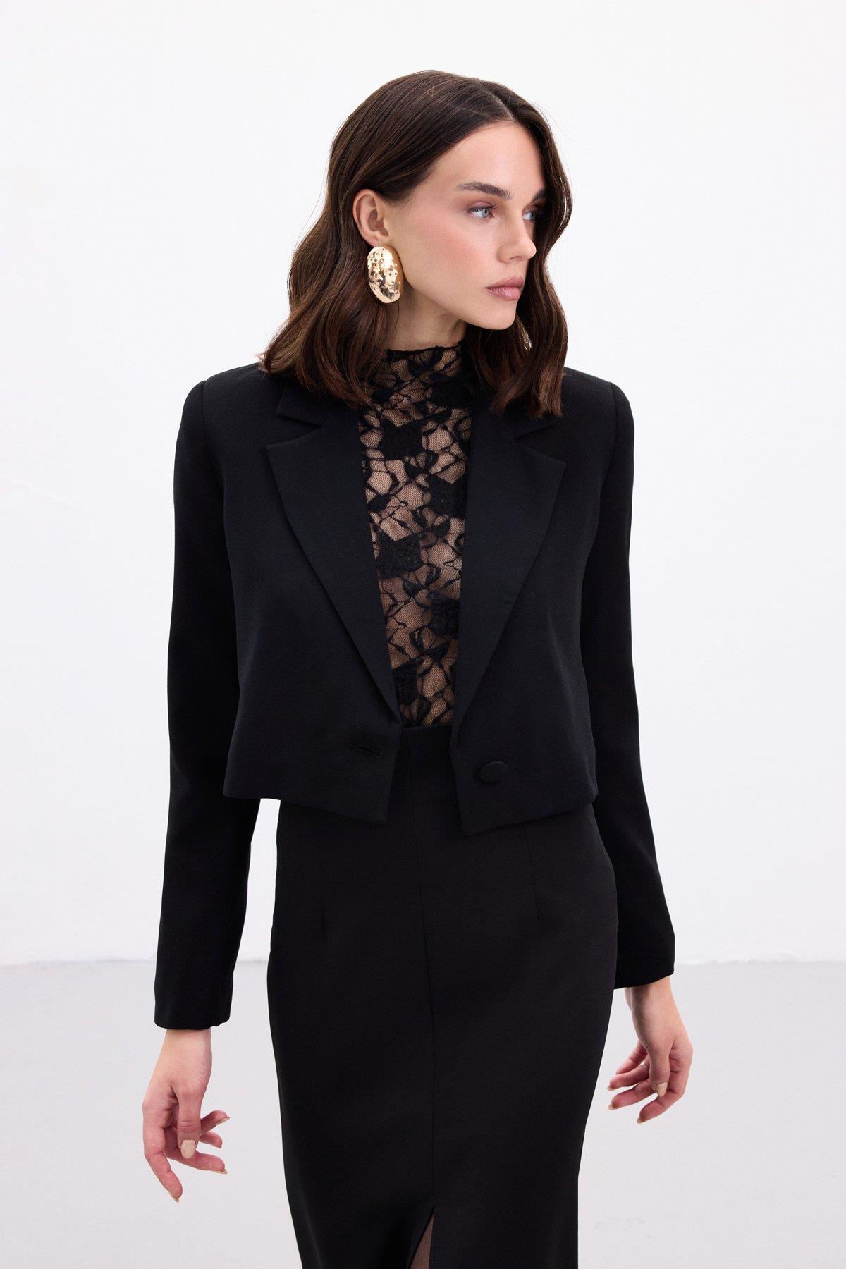 Wholesale Women's Black Cropped Blazer with Notched Collar 0033-1985