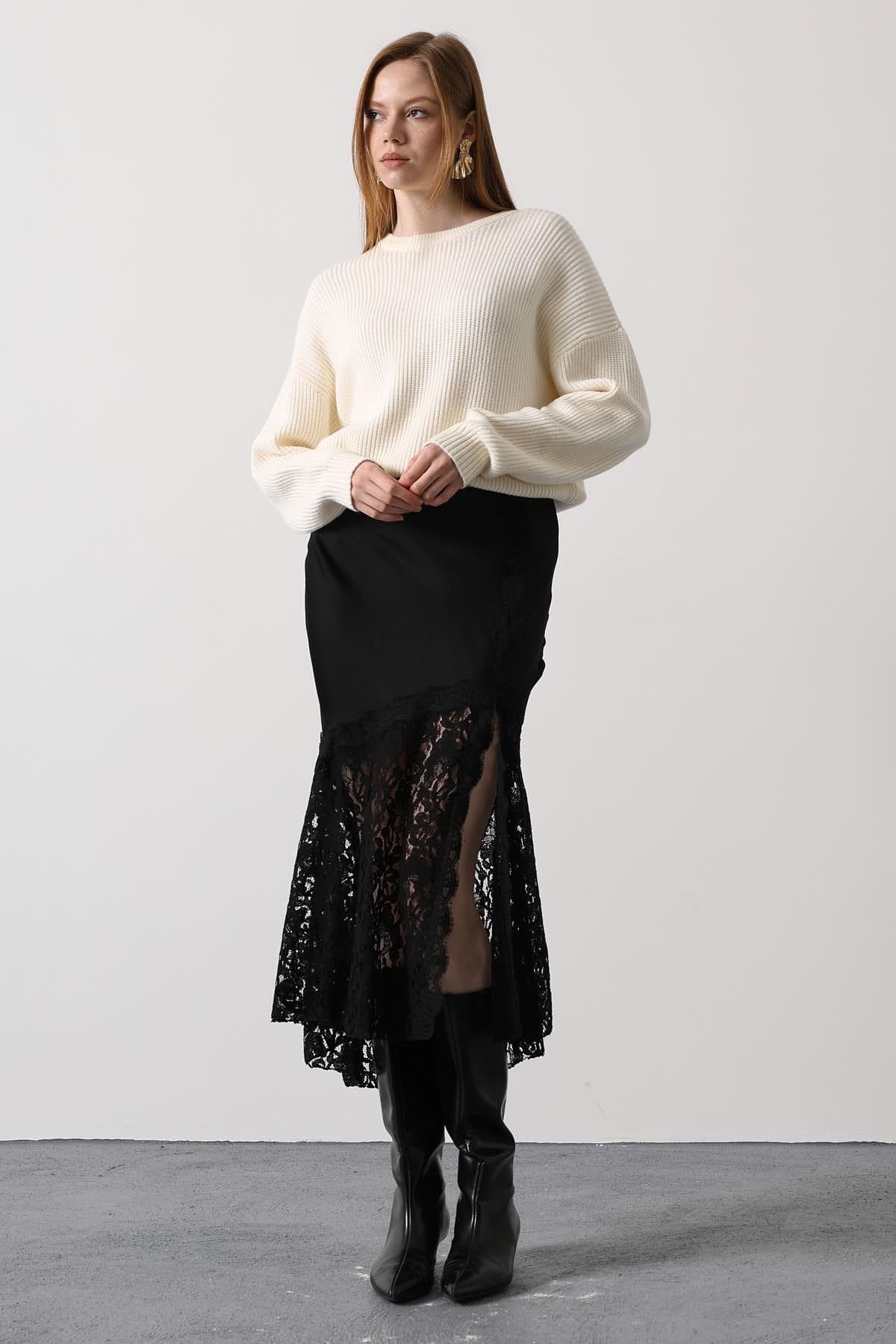 Wholesale Women's Black Lace Satin Skirt 0061-37206