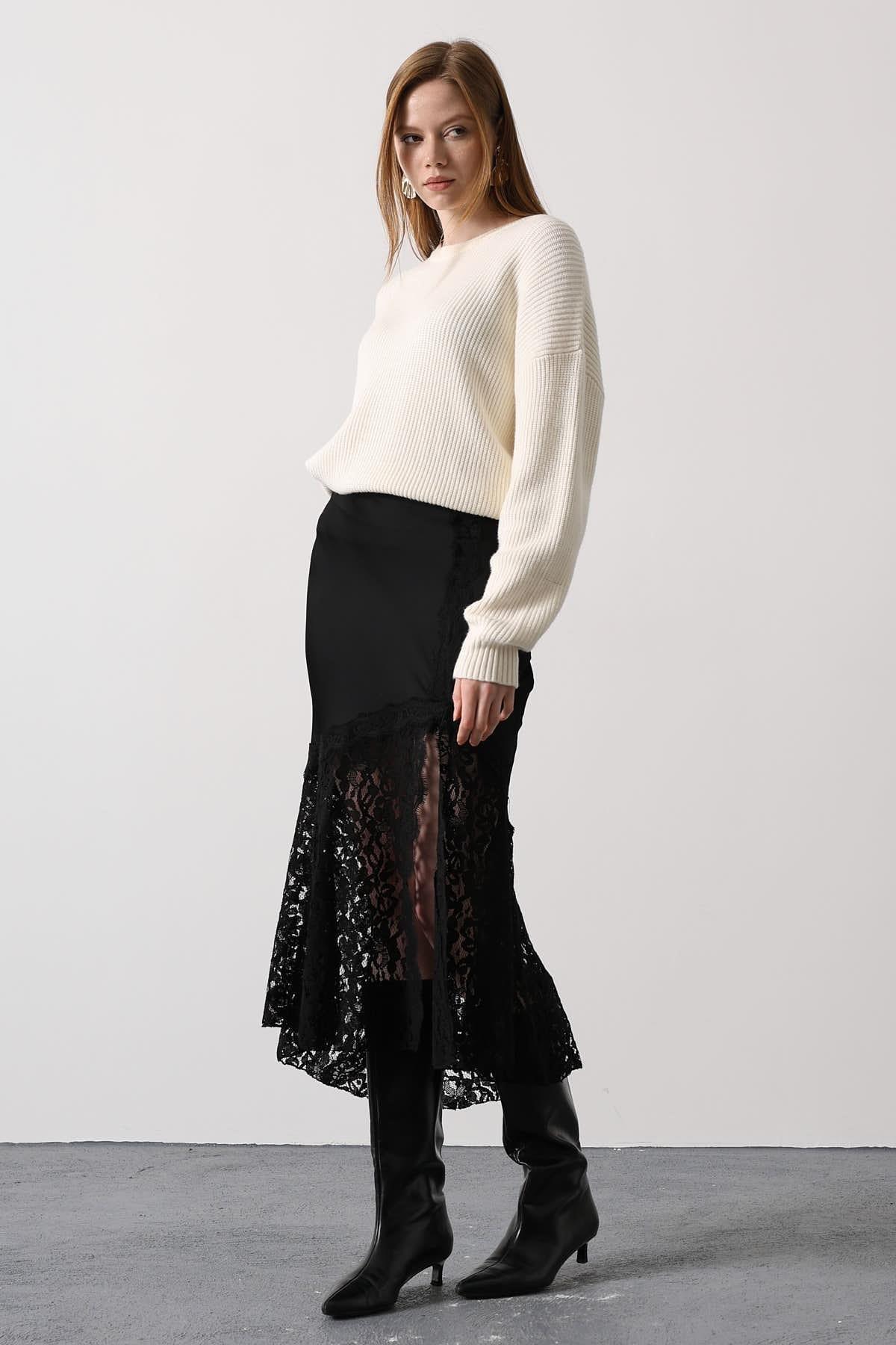 Wholesale Women's Black Lace Satin Skirt 0061-37206
