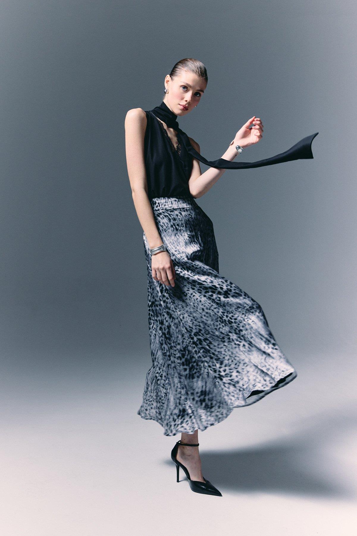 Wholesale Women's Black Leopard Printed Maxi Skirt 0033-1957-4098