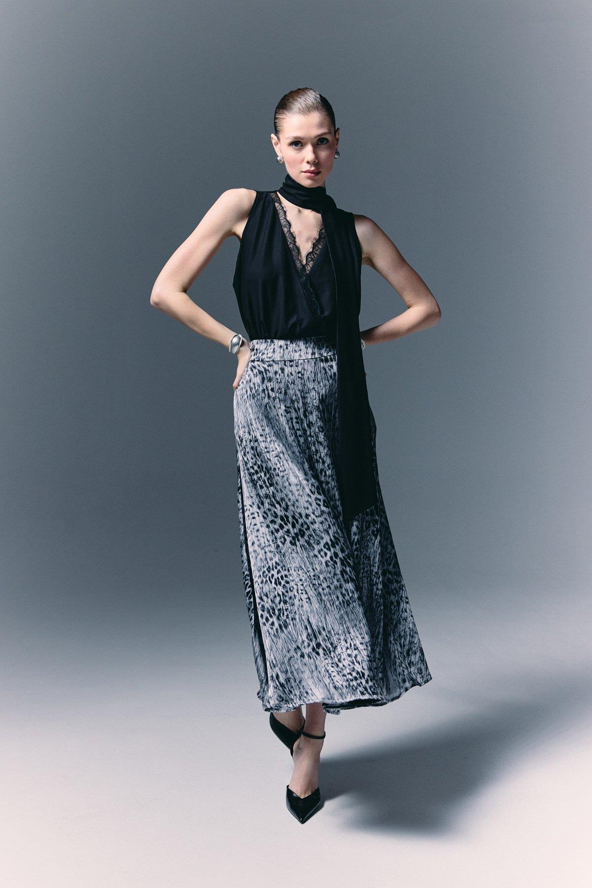 Wholesale Women's Black Leopard Printed Maxi Skirt 0033-1957-4098