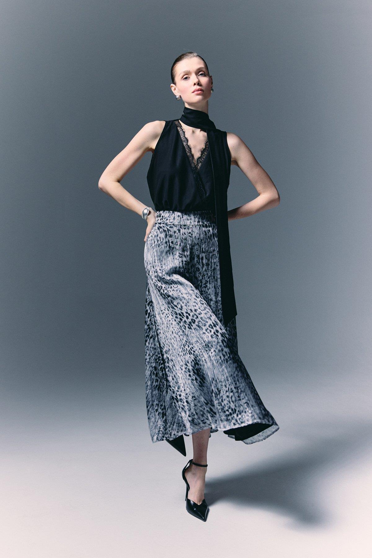 Wholesale Women's Black Leopard Printed Maxi Skirt 0033-1957-4098