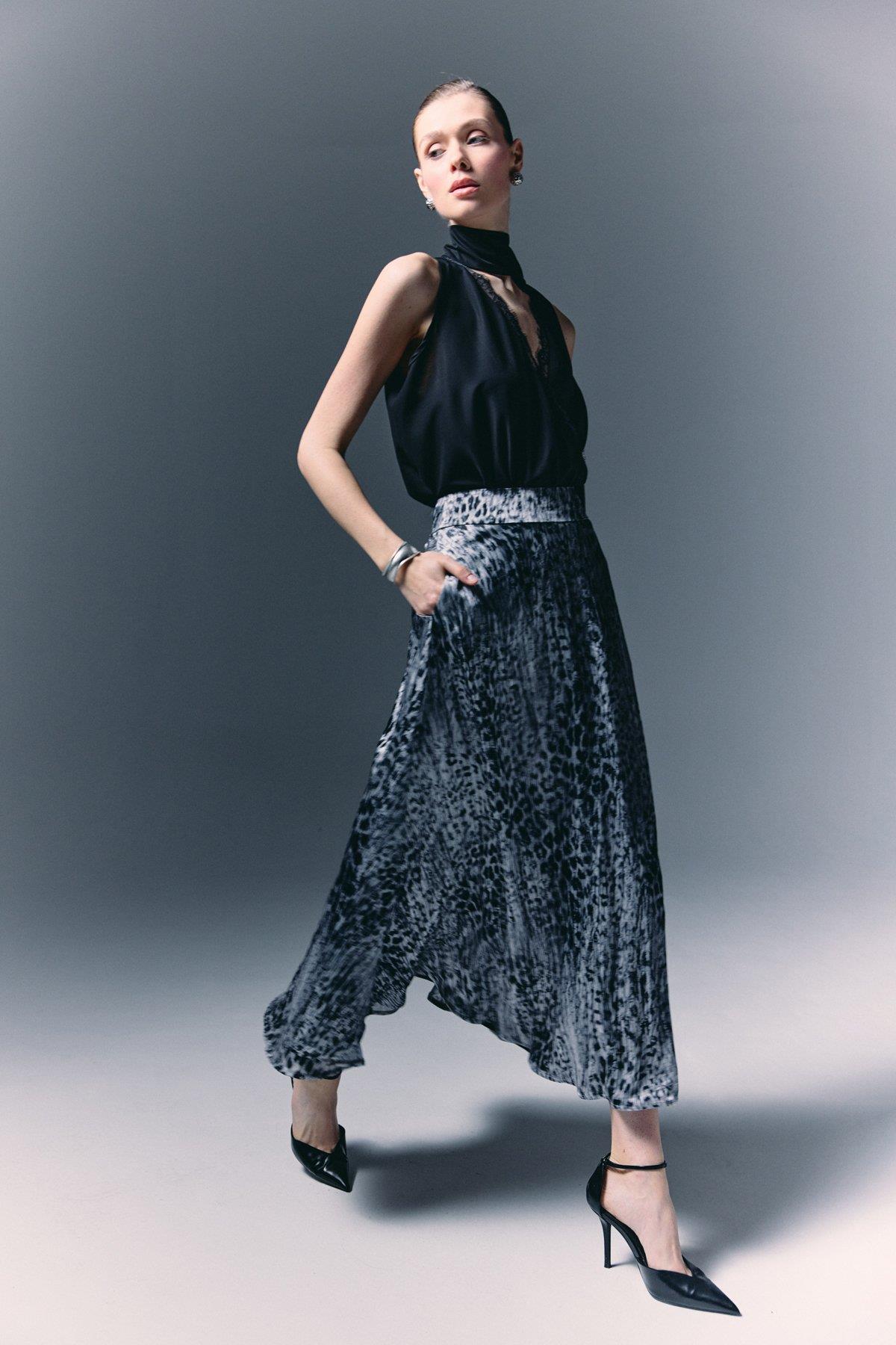 Wholesale Women's Black Leopard Printed Maxi Skirt 0033-1957-4098