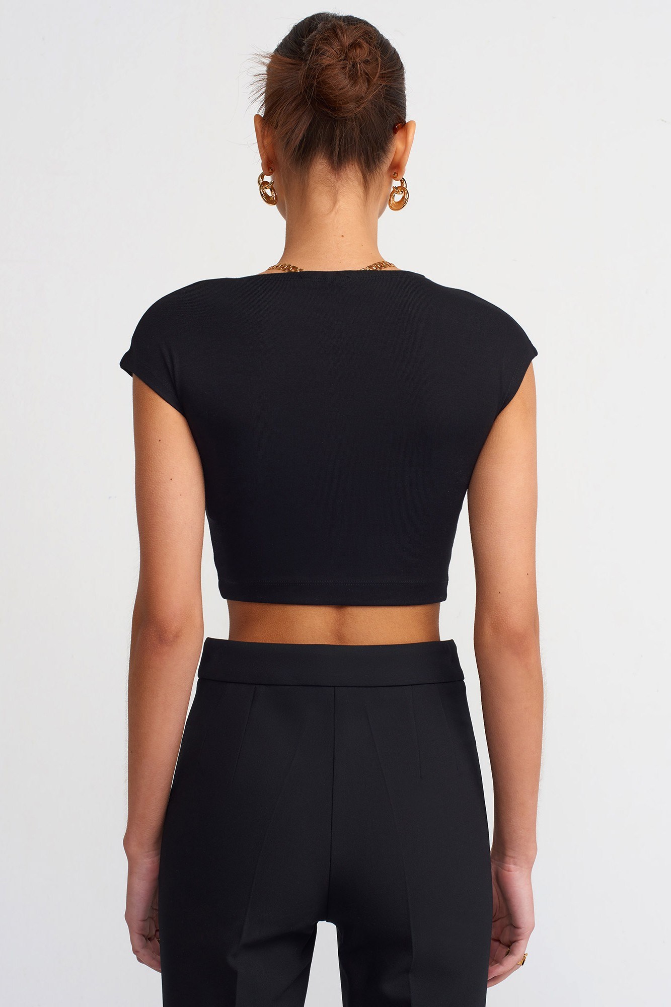 Wholesale Women's Black Modal-Cotton Cropped T-Shirt 0431-30528