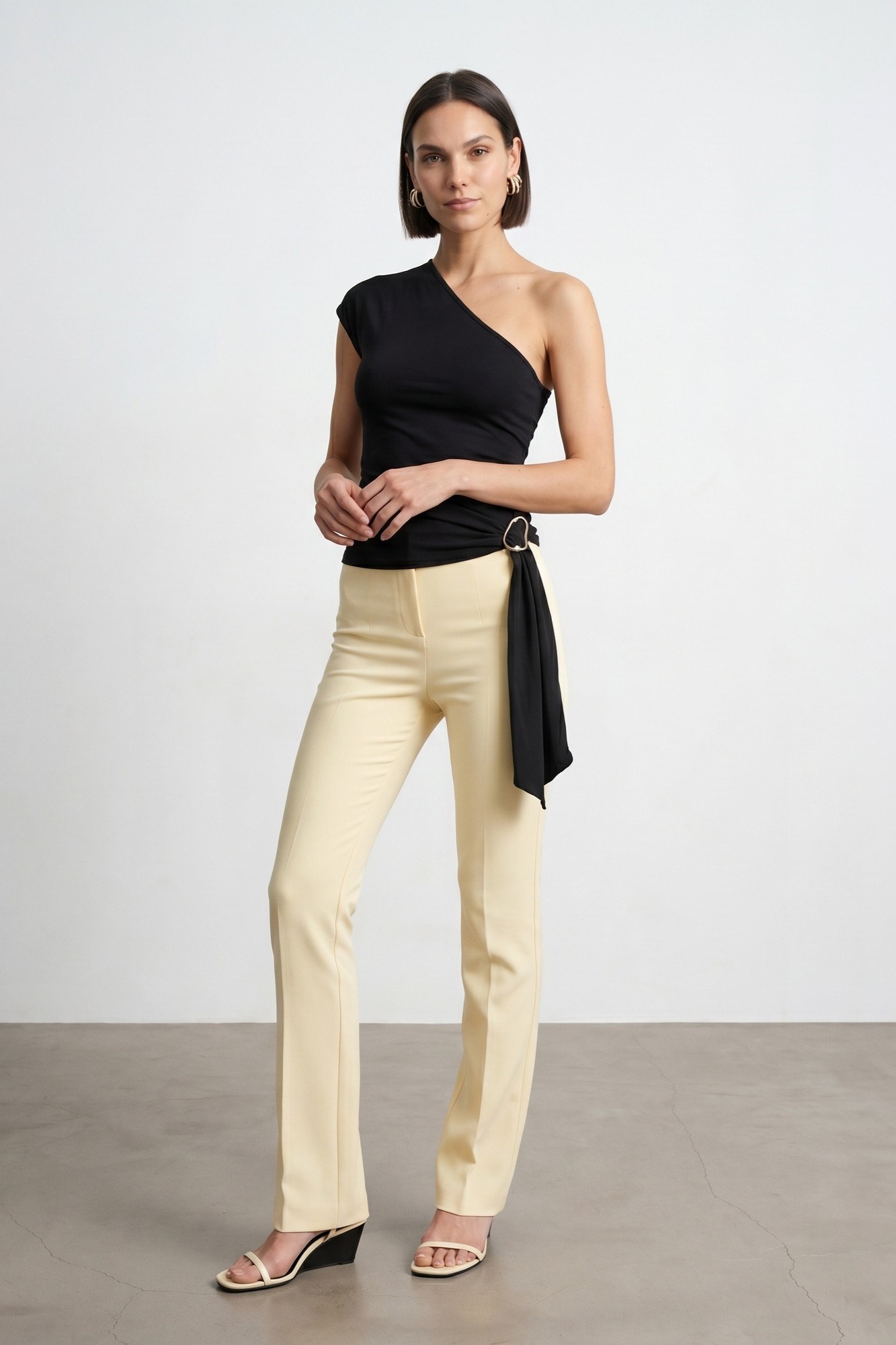 Wholesale Women's Black One-Shoulder Buckle-Detailed Draped Top 0431-32877