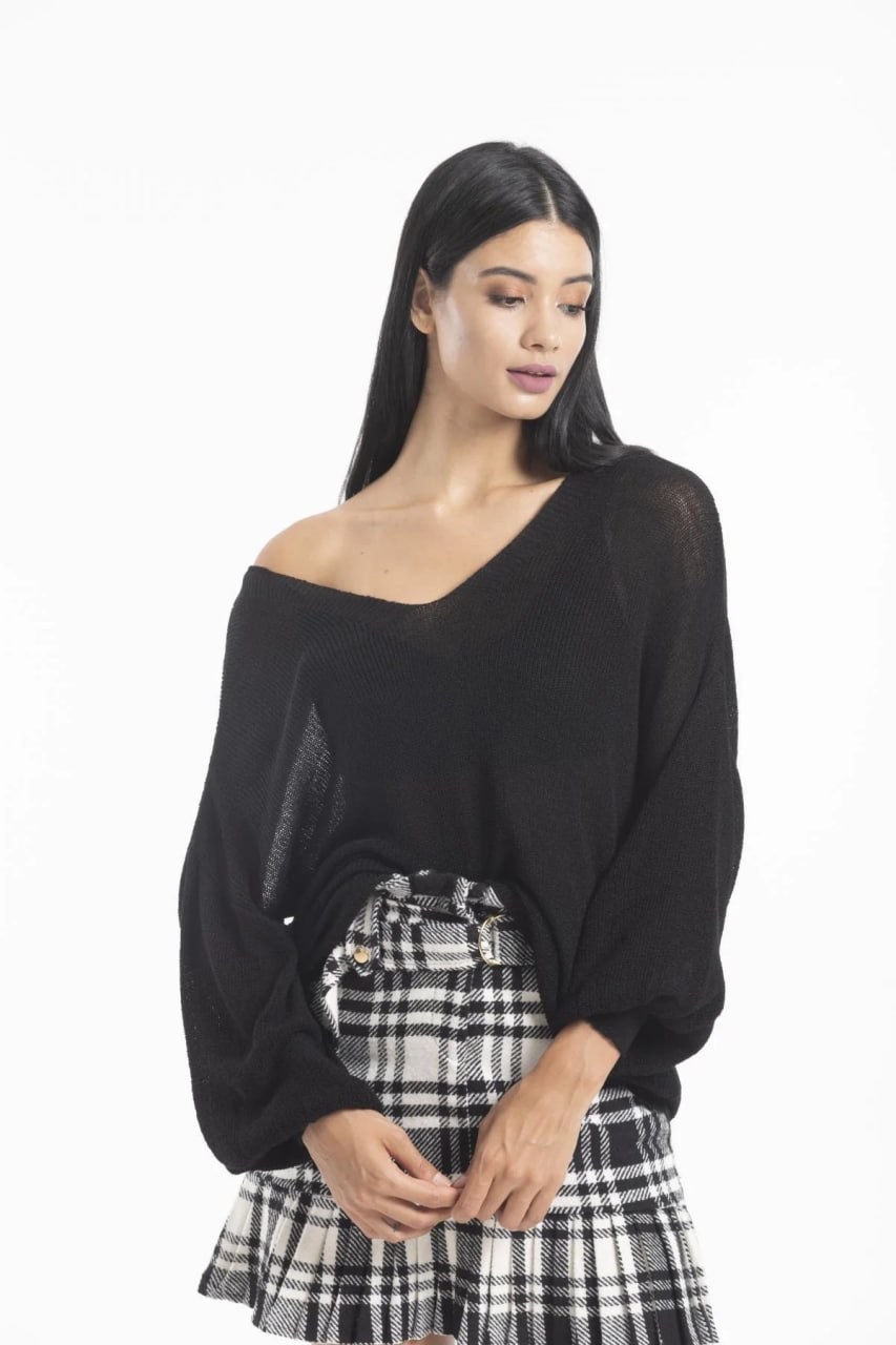 Wholesale Women's Black Relaxed-Fit Mercerized Knit Sweater with Front and Back V-Neck 0037-3276
