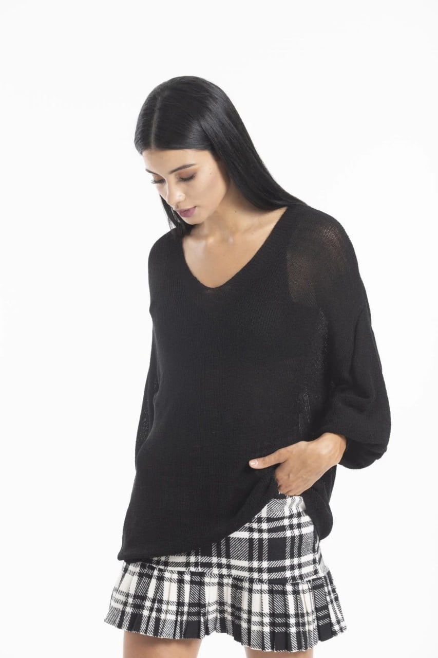 Wholesale Women's Black Relaxed-Fit Mercerized Knit Sweater with Front and Back V-Neck 0037-3276