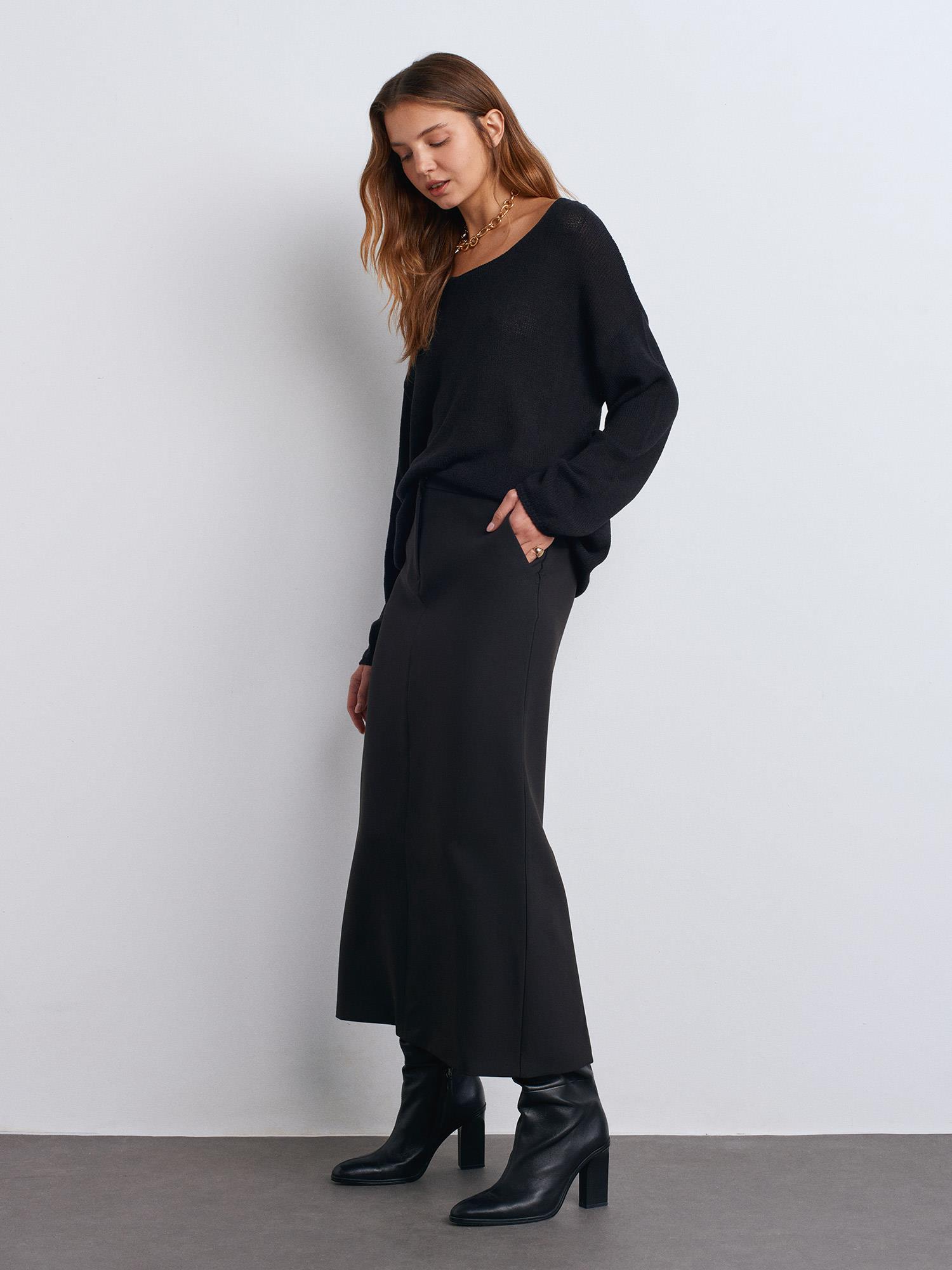 Wholesale Women's Black Scoop-Neck Flowy Sweater 0431W26-10706