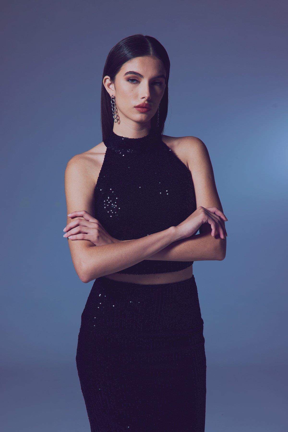 Wholesale Women's Black Sleeveless Mock-Neck Sequined Blouse 0033-1311-1511