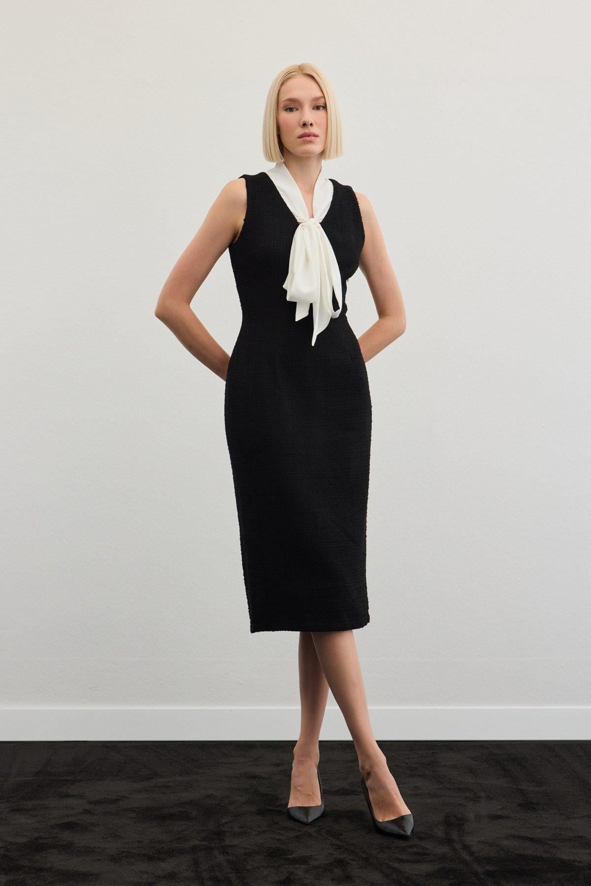 Wholesale Women's Black Sleeveless Tweed Dress with Scarf 0033-1551-3503