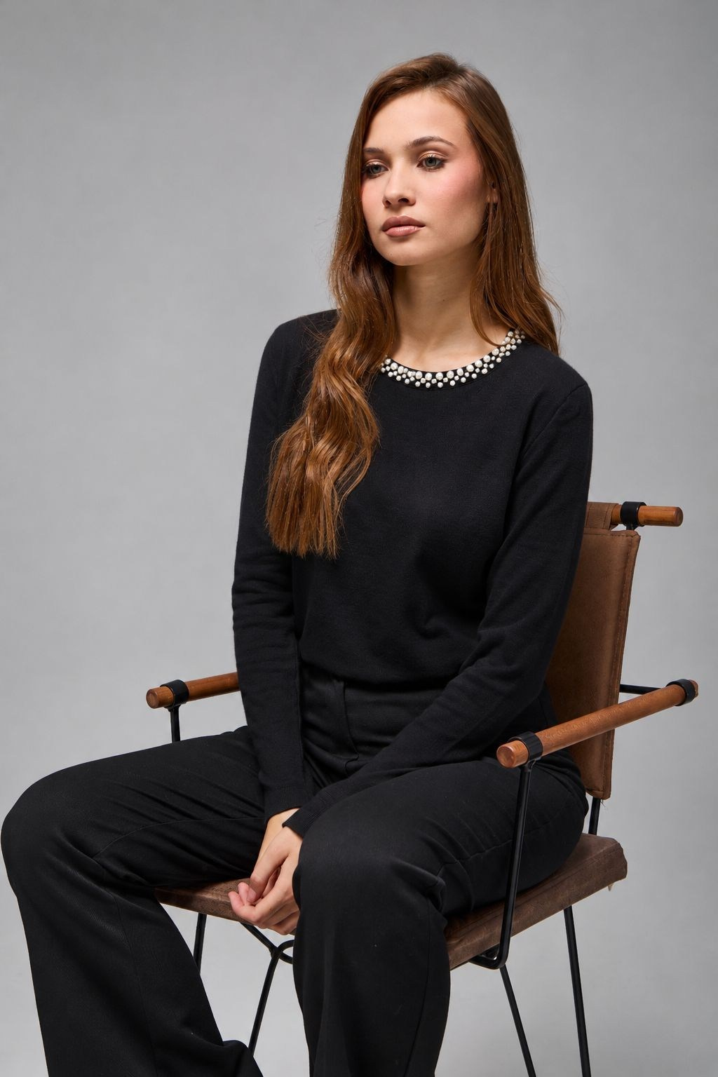 Wholesale Women's Black Soft-Textured Knit Sweater with Pearl-Embellished Collar 0037-3716