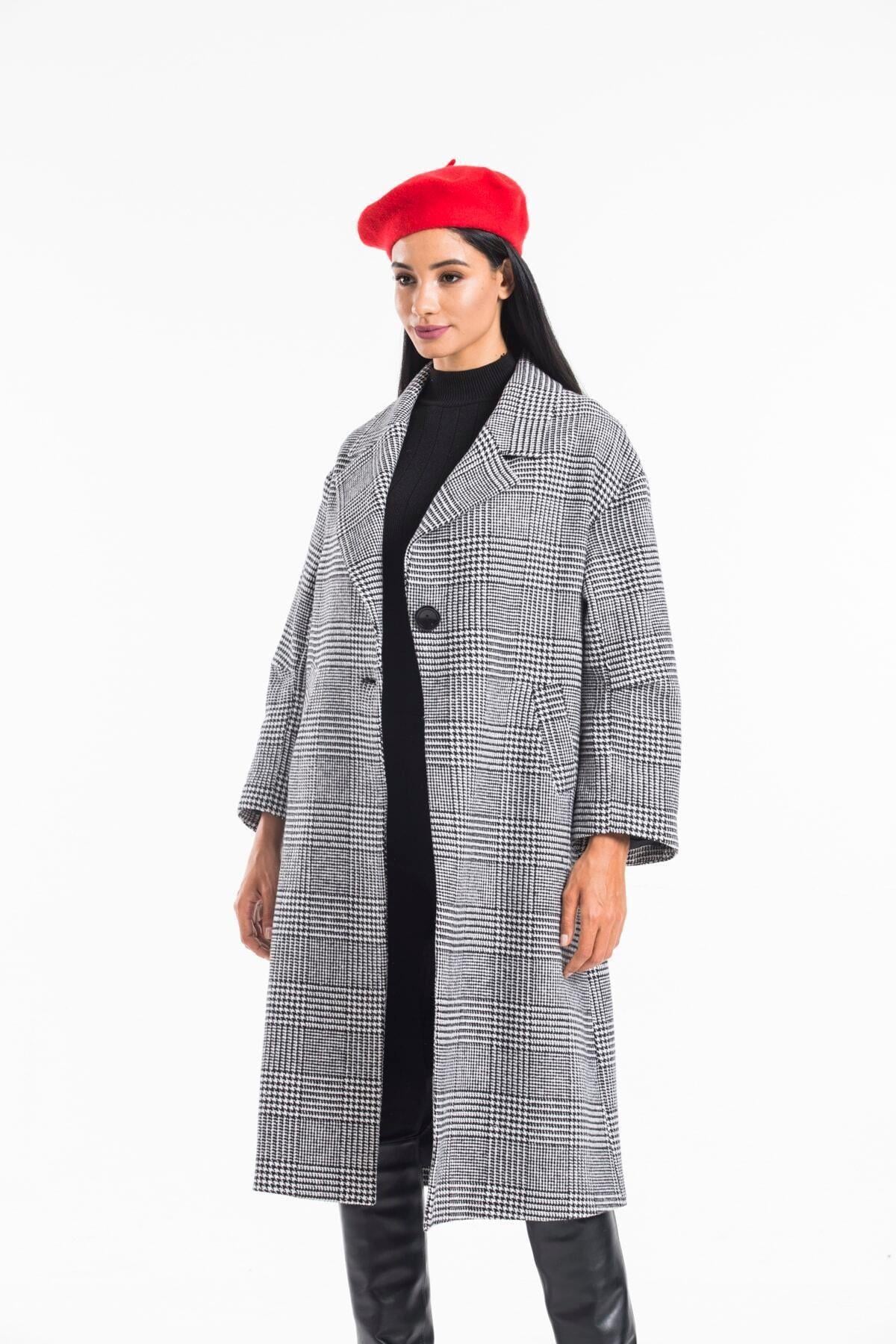 Wholesale Women's Black White Plaid Buttoned Oversized Coat