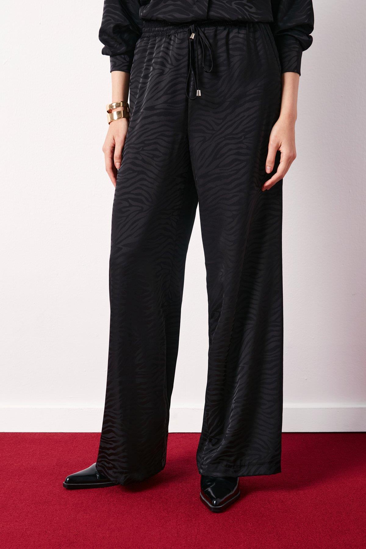 Wholesale Women's Black Zebra Patterned Trousers with Elastic Waist 0033-1439-5019