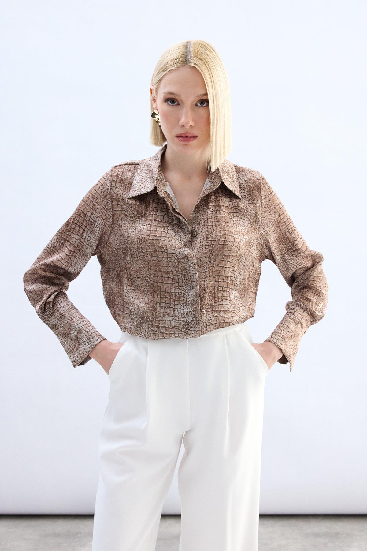 Wholesale Women's Brown Patterned Shirt with Wide Cuffs 0033-1929-2586